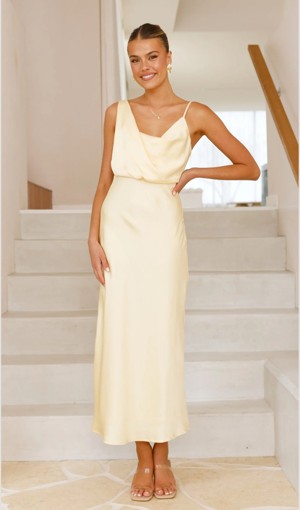 Açık Sarı Asimetrik Kolsuz Saten Uzun Elbise