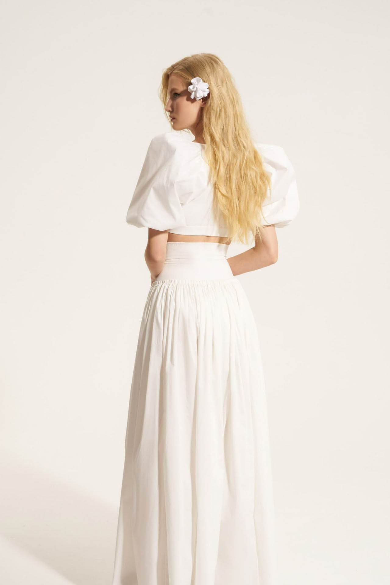 Çiçek Detaylı Beyaz Takım