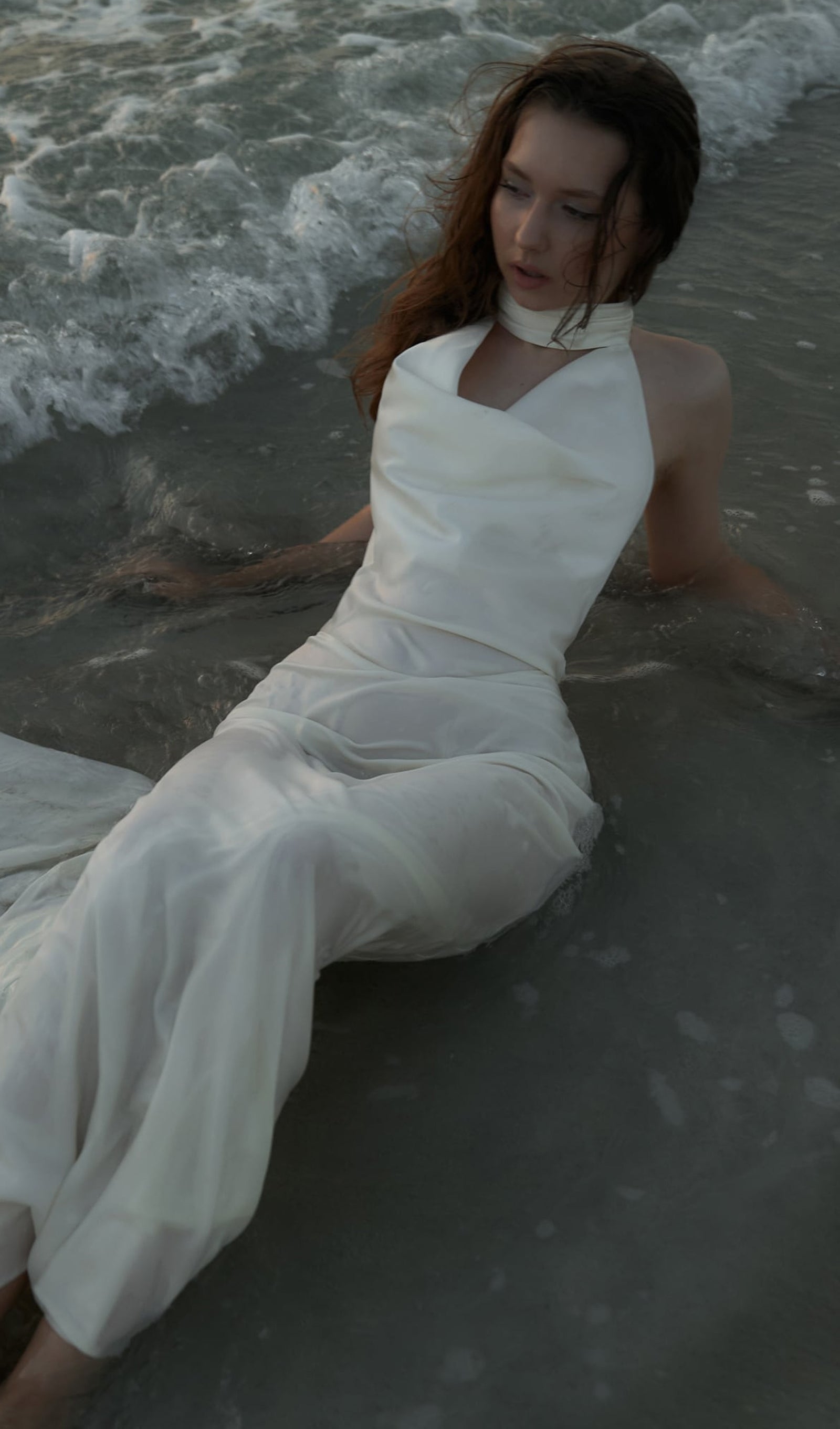 Beyaz Saten İnci Dekorlu Uzun Elbise