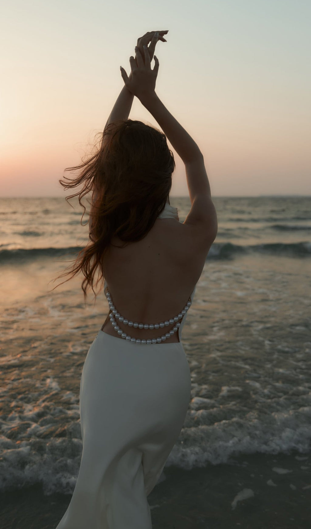 Beyaz Saten İnci Dekorlu Uzun Elbise