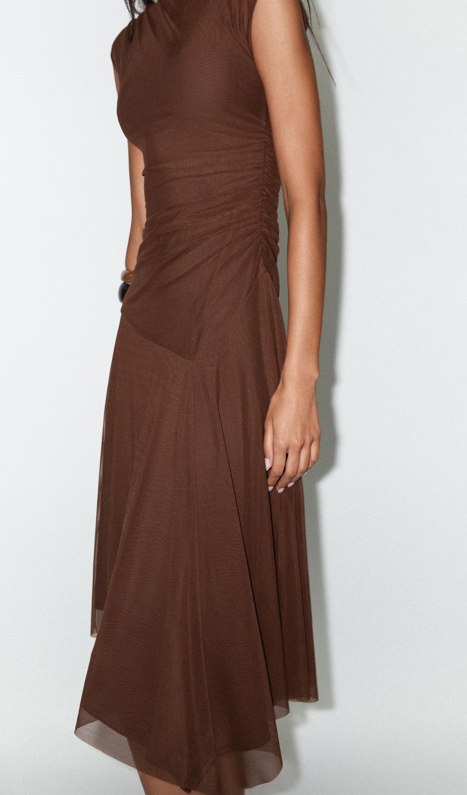 Kahverengi Büzgülü Tül Midi Elbise