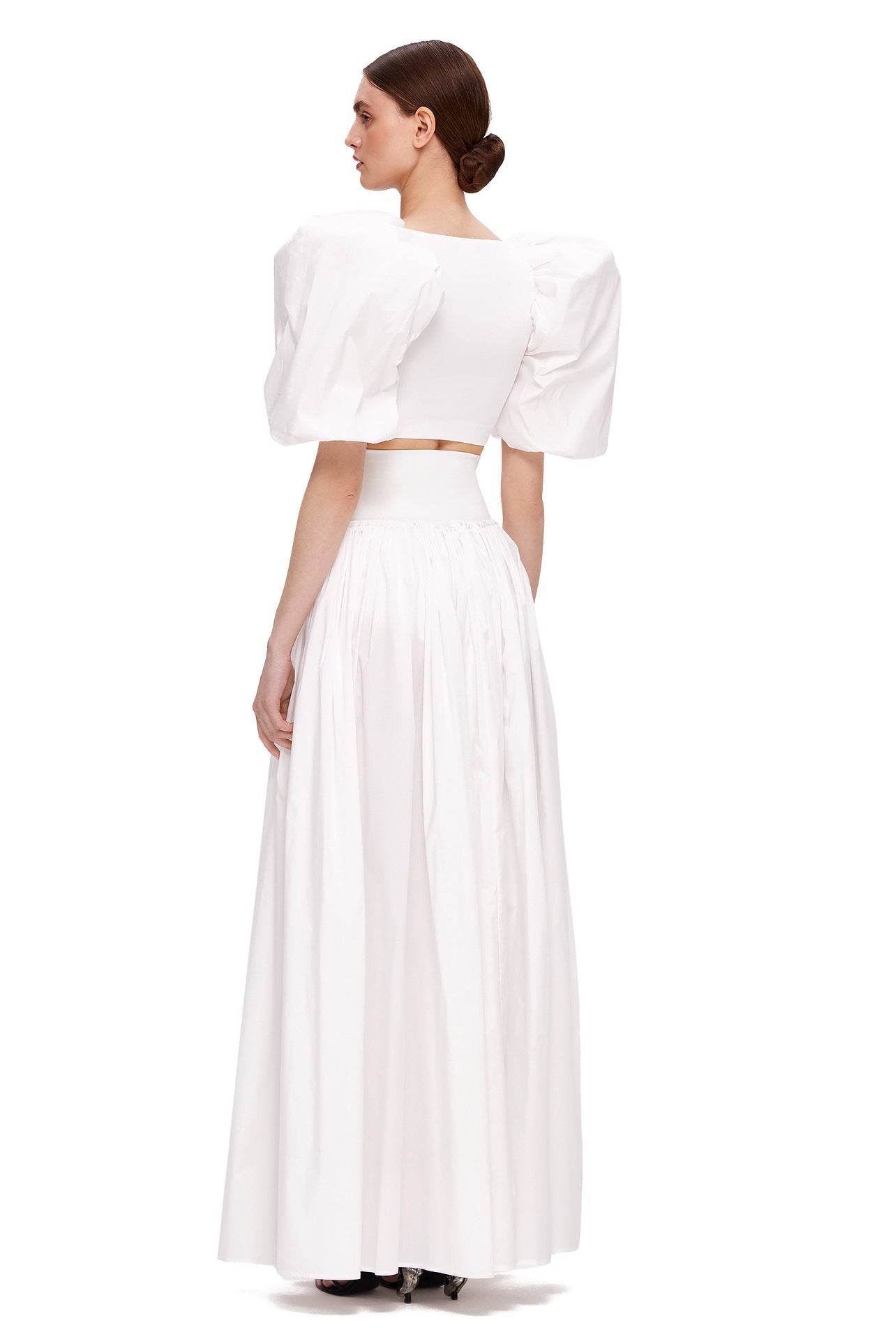 Çiçek Detaylı Beyaz Takım