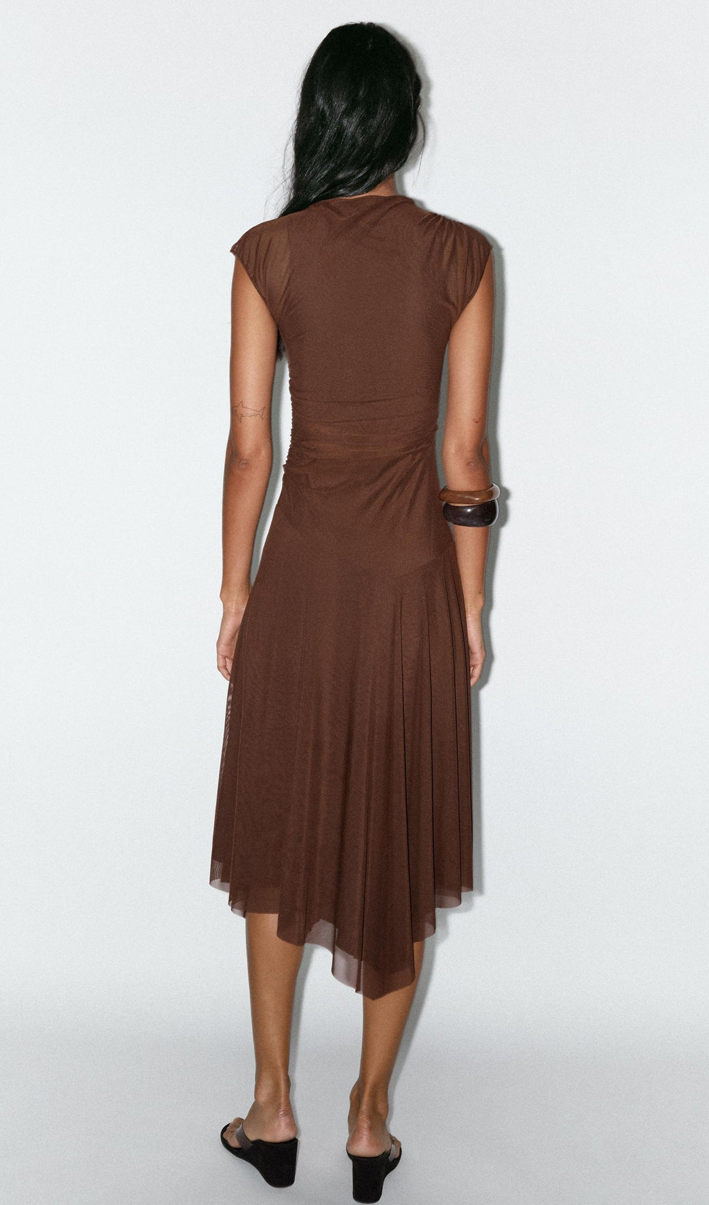 Kahverengi Büzgülü Tül Midi Elbise