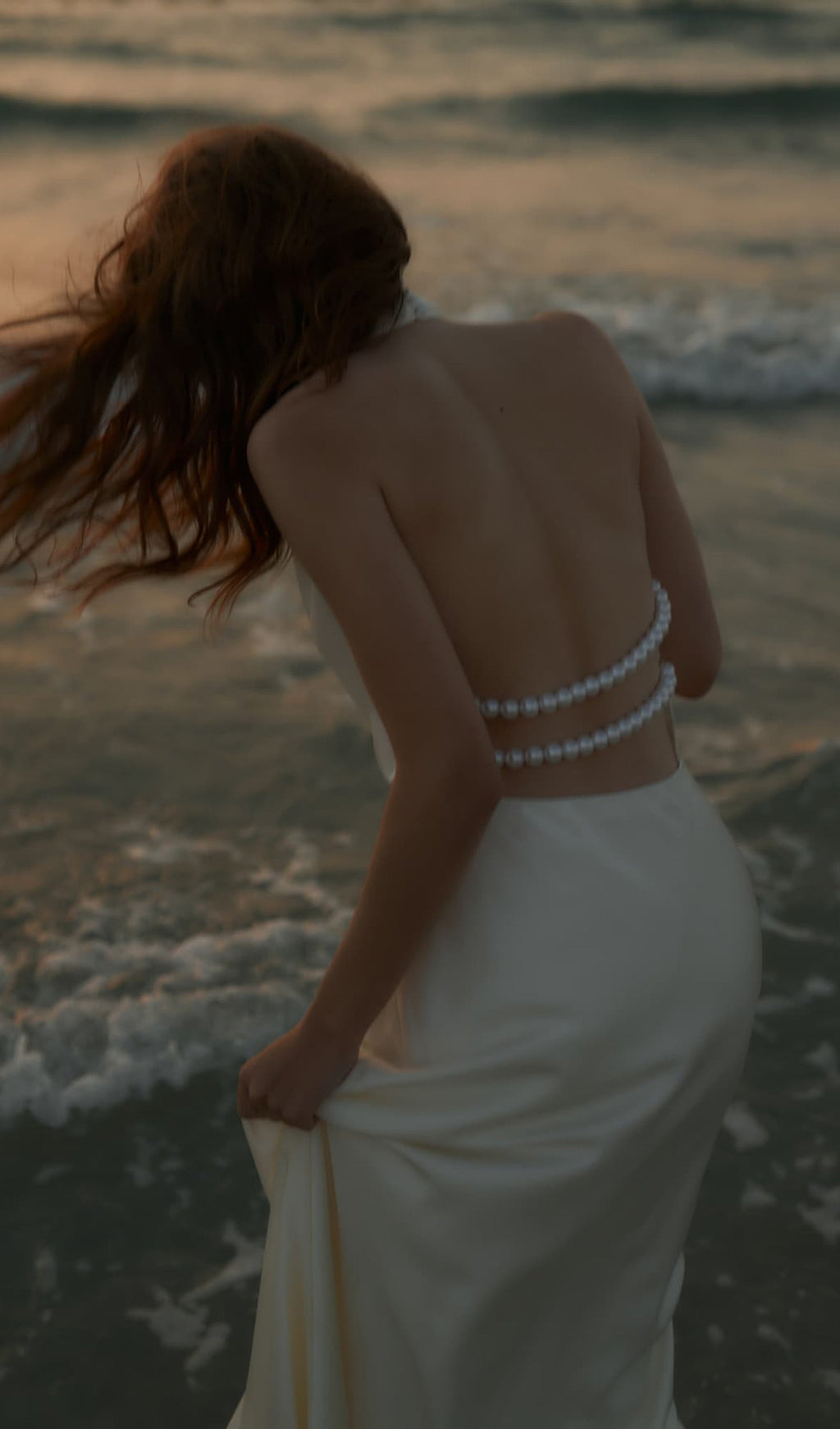 Beyaz Saten İnci Dekorlu Uzun Elbise