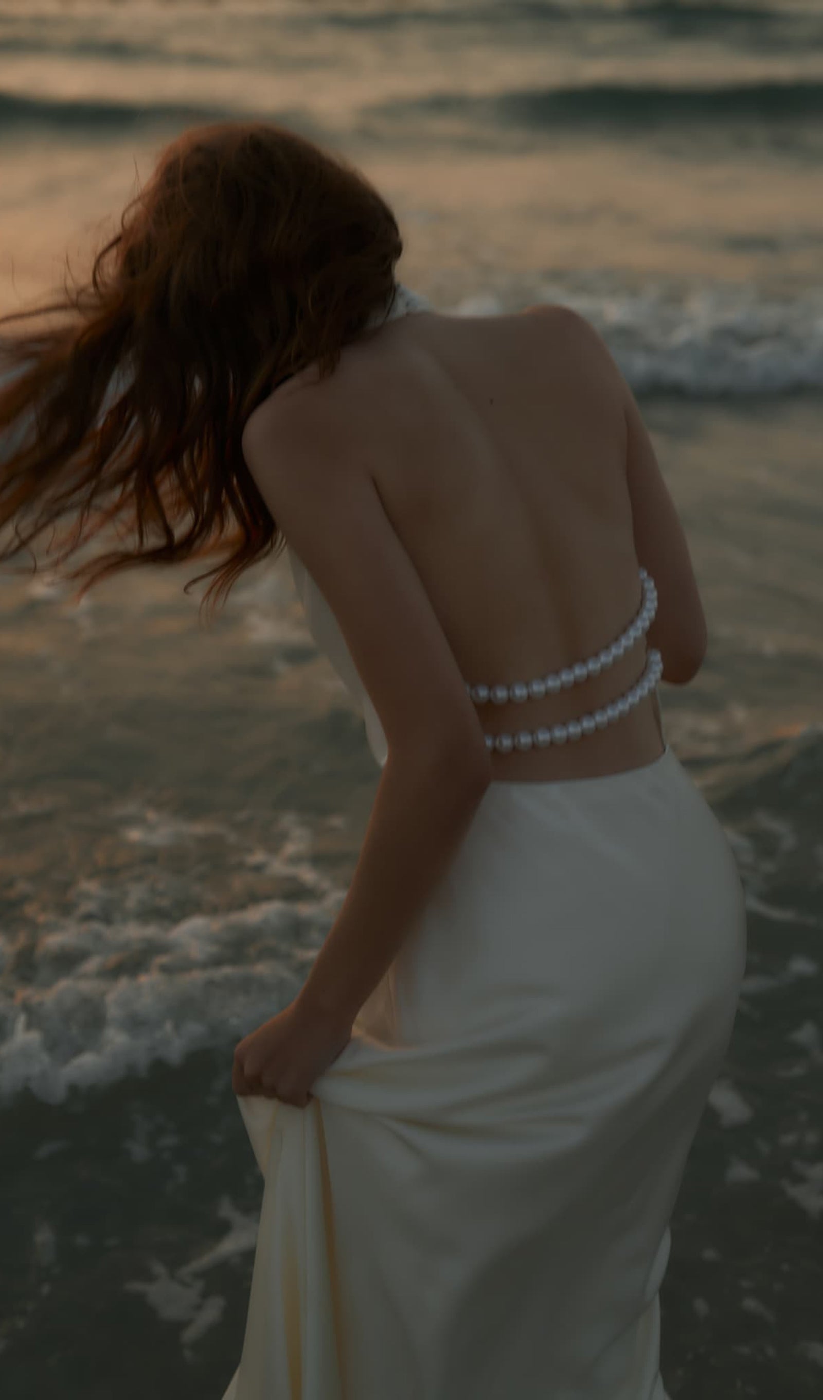 Beyaz Saten İnci Dekorlu Uzun Elbise