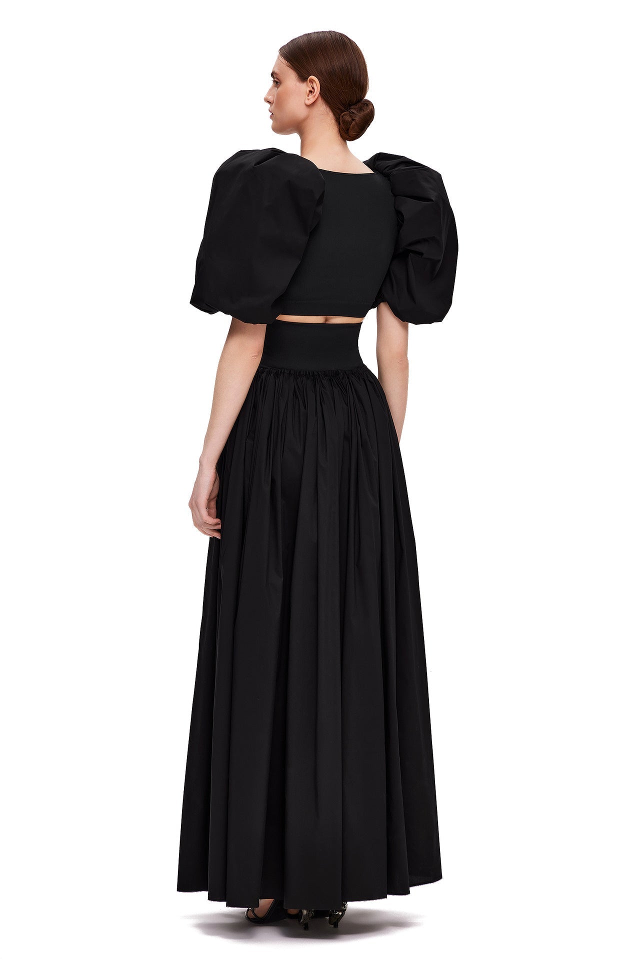 Çiçek Detaylı Beyaz Takım