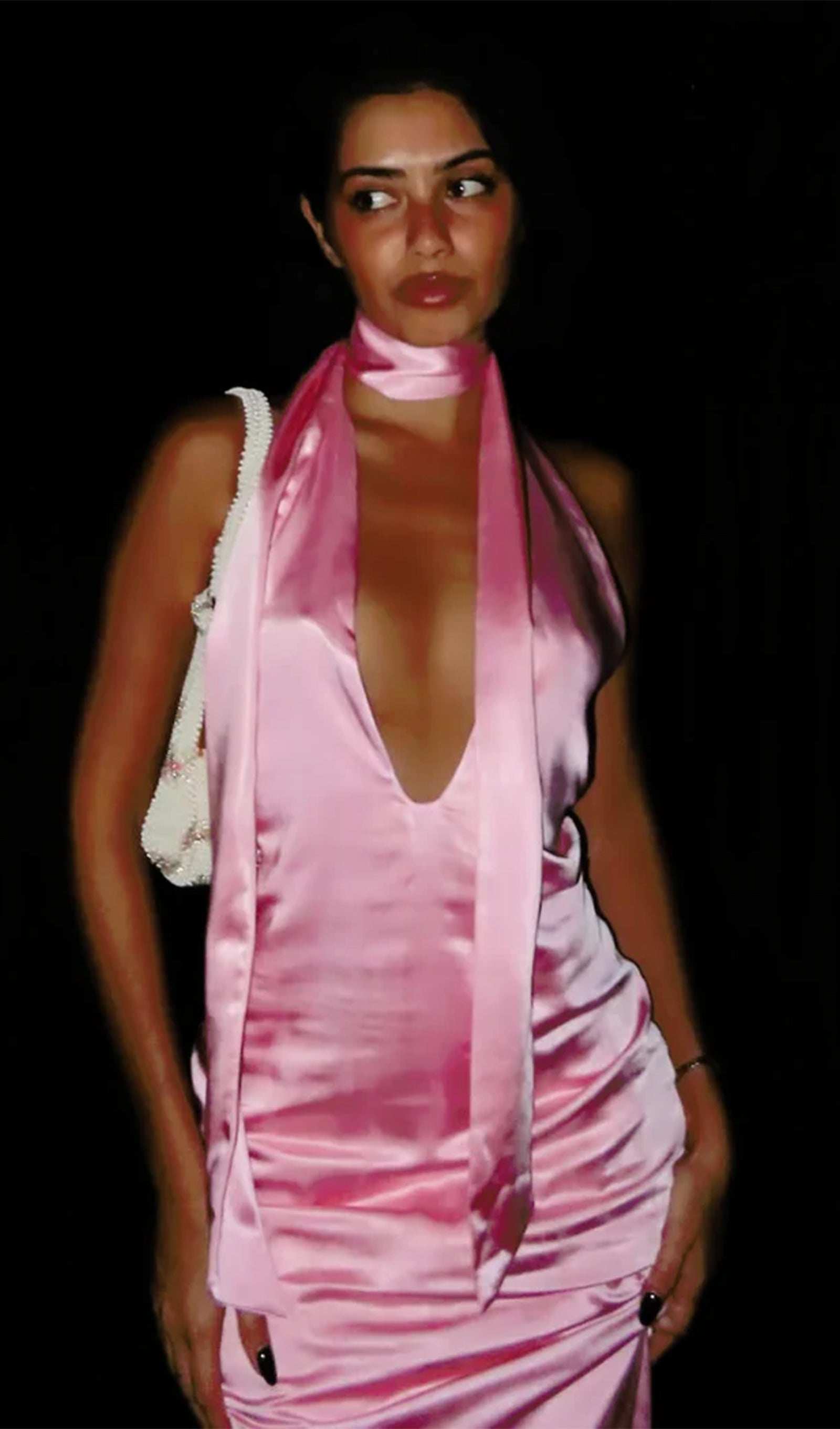 Derin V Yaka Saten Uzun Elbise