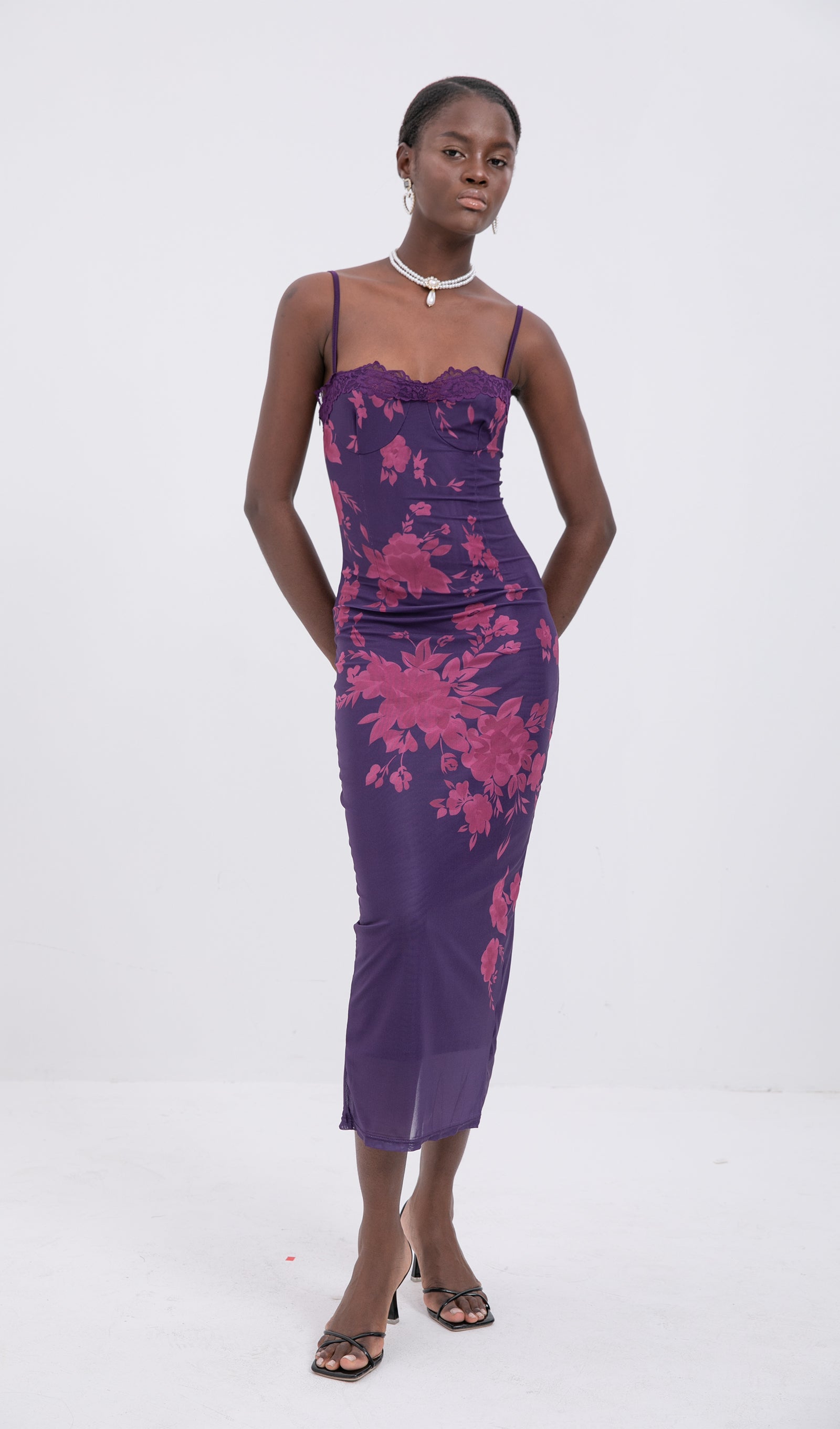 Moda Bağcıklı Dantel Çiçekli File Midi Elbise