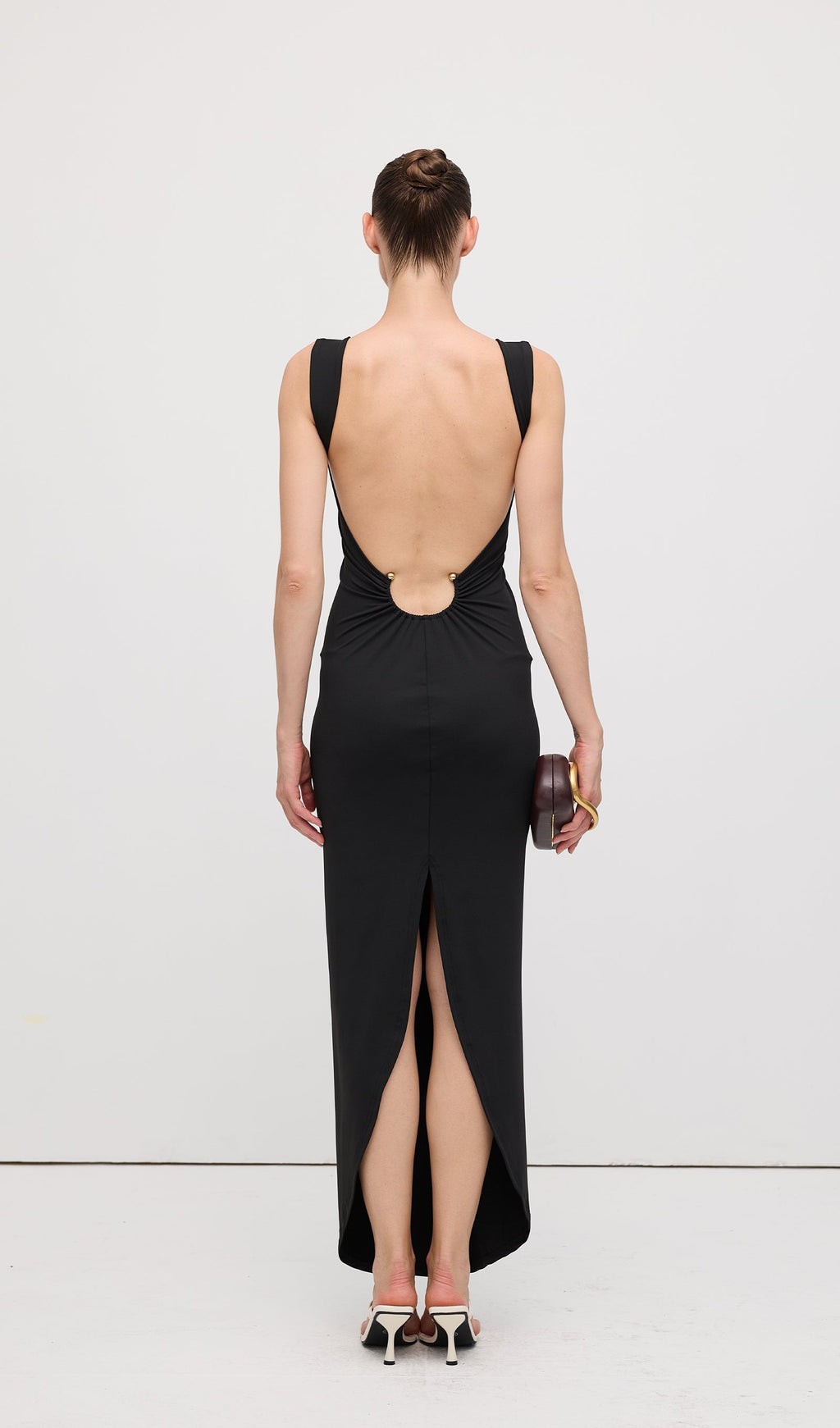 Düz Vücuda Oturan Uzun Elbise