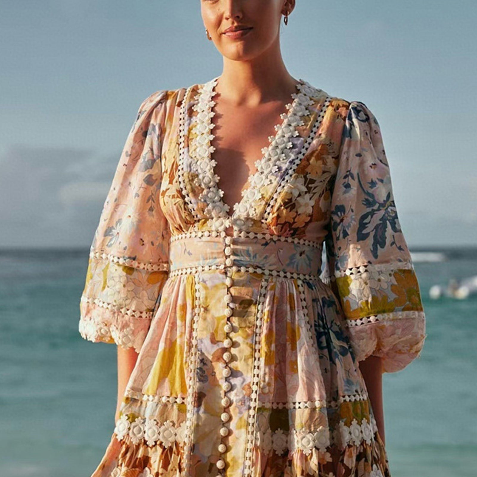 Çiçekli V Yakalı Puf Kollu Mini Elbise