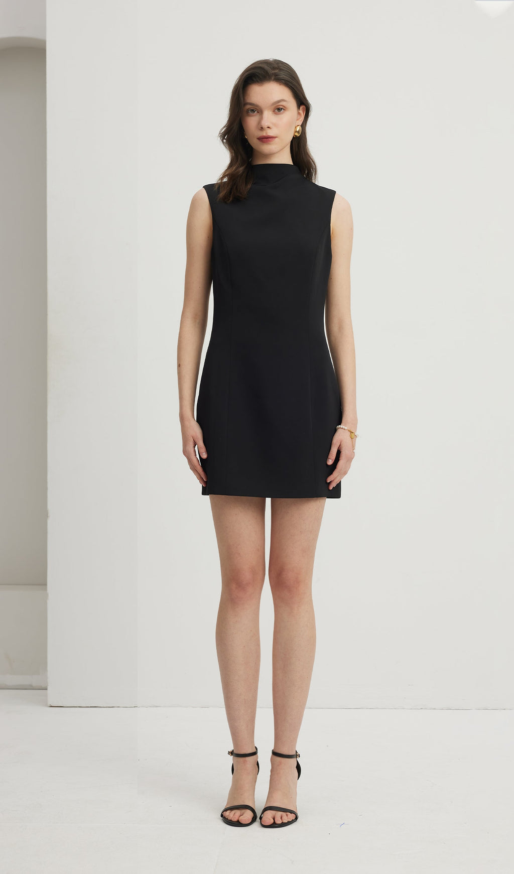 Siyah Hafif Kolsuz Mini Elbise