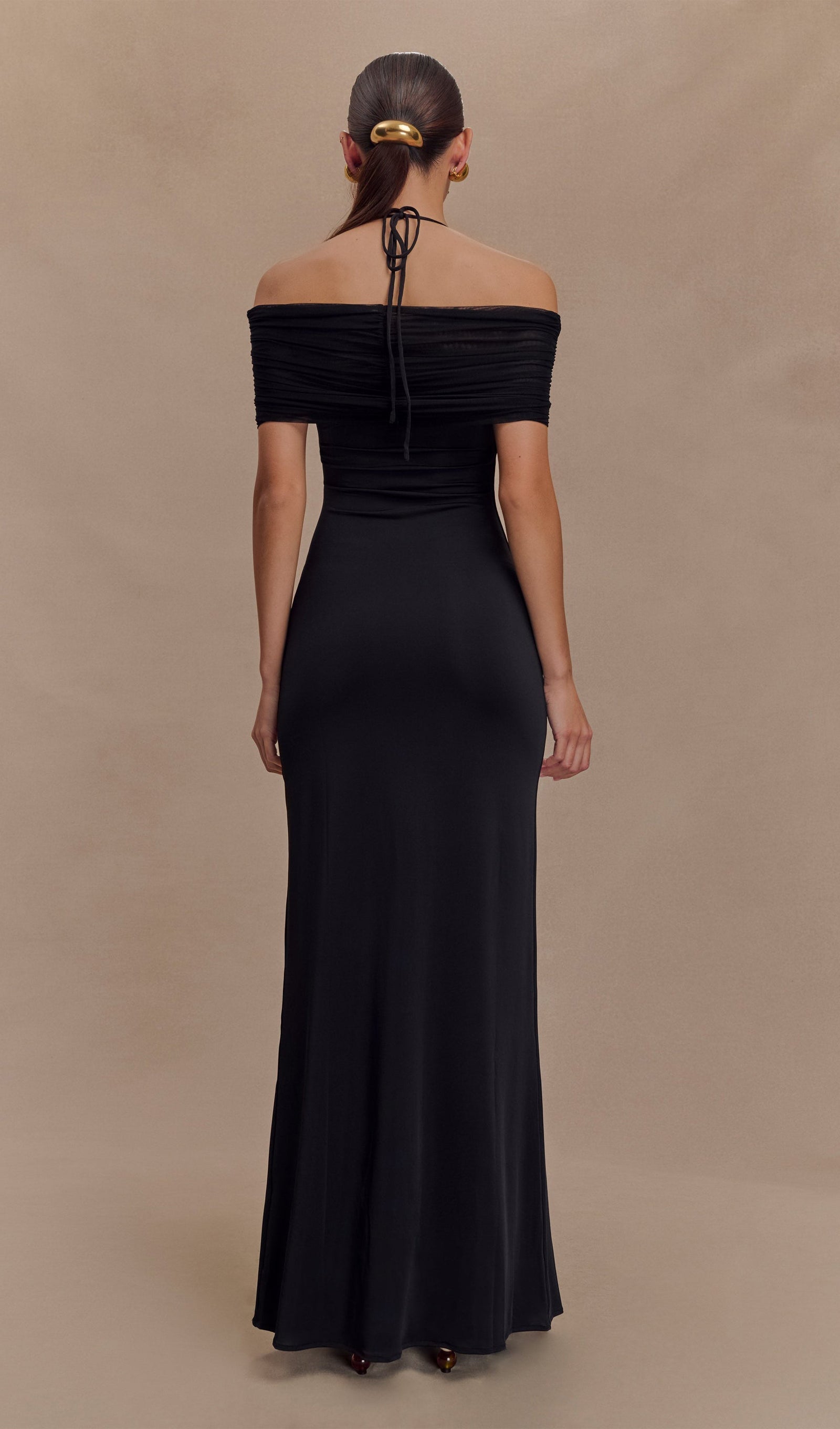 Siyah File Ve Slinky Askılı Uzun Elbise