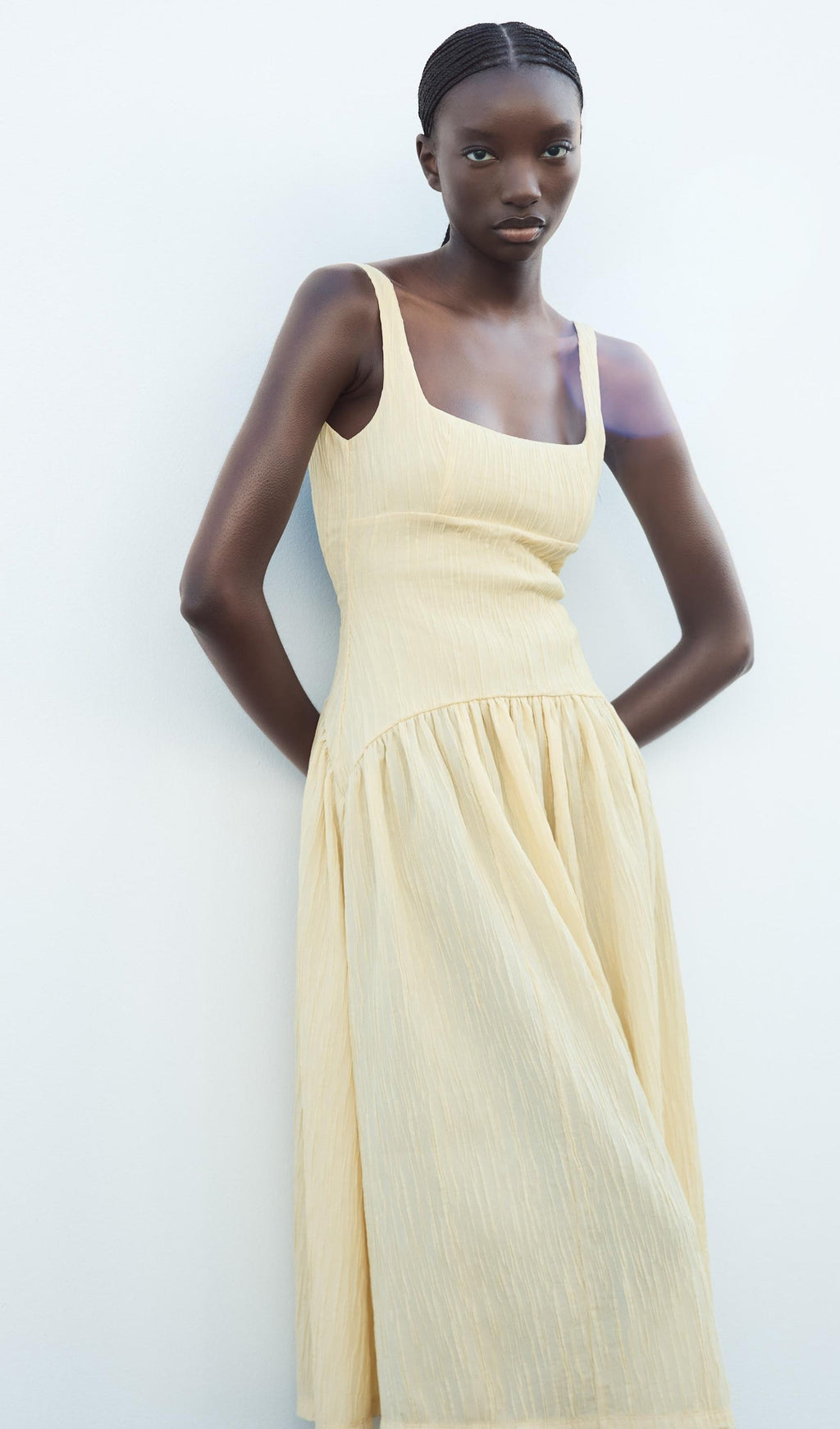 Kolsuz Dokulu Midi Elbise