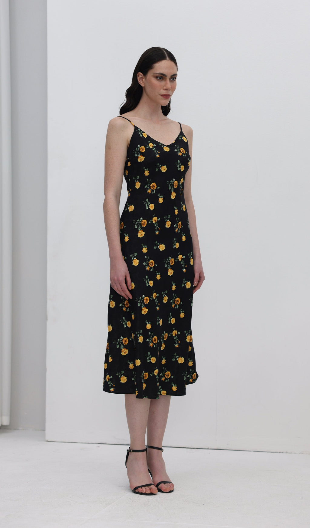 Çiçekli Slip Midi Elbise