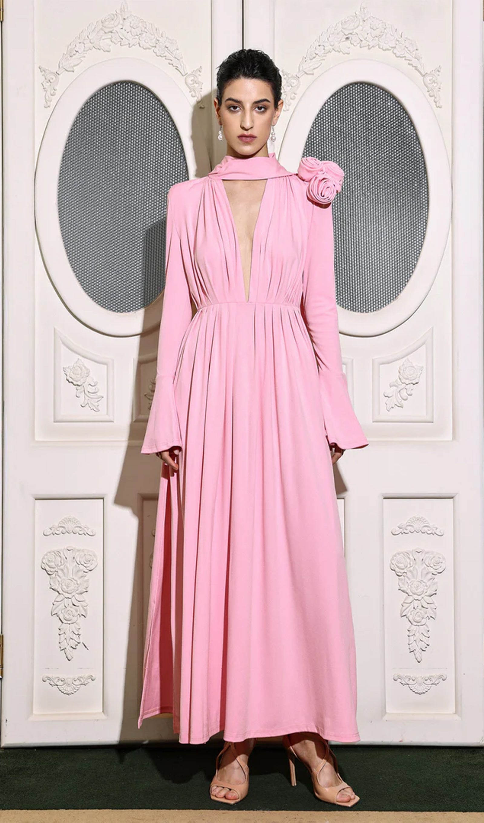 Çiçekli V Yaka Pileli Yırtmaçlı Uzun Elbise - Pembe