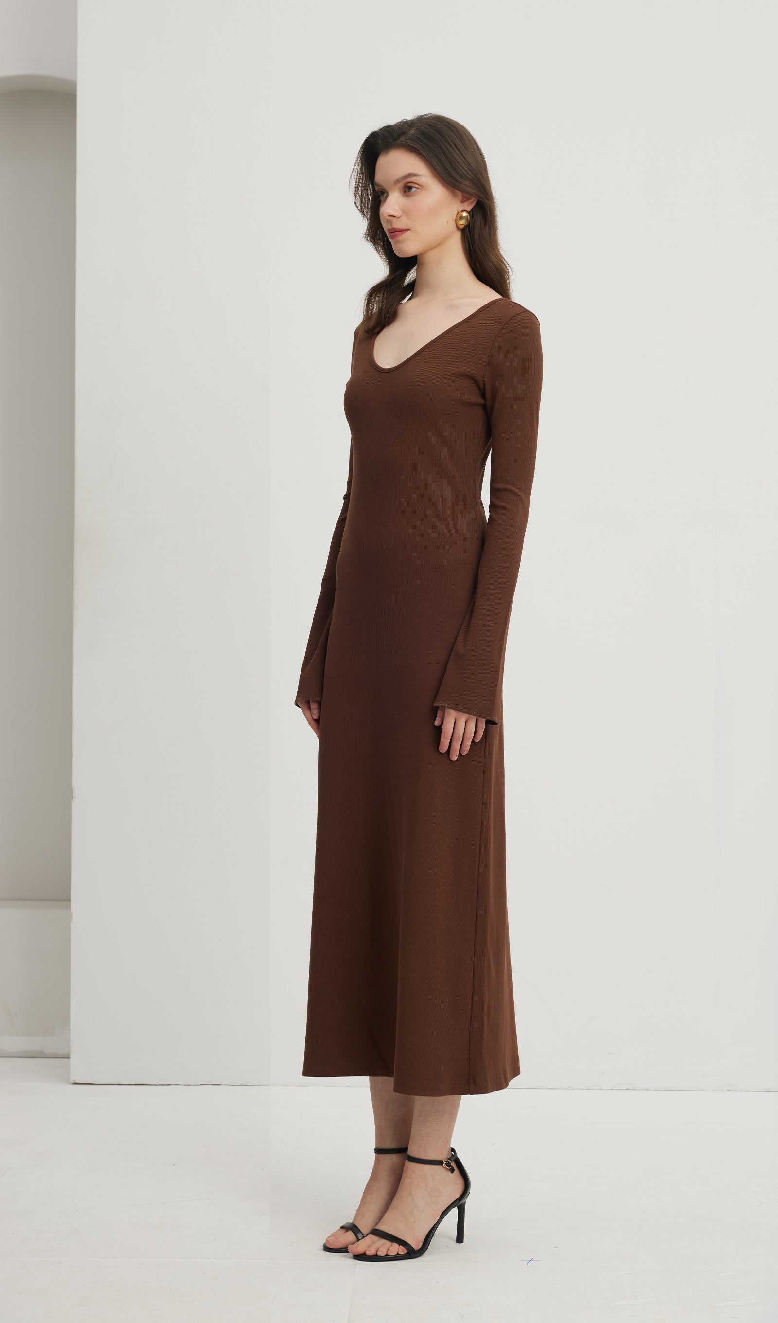 Düz Yuvarlak Yaka Midi Elbise