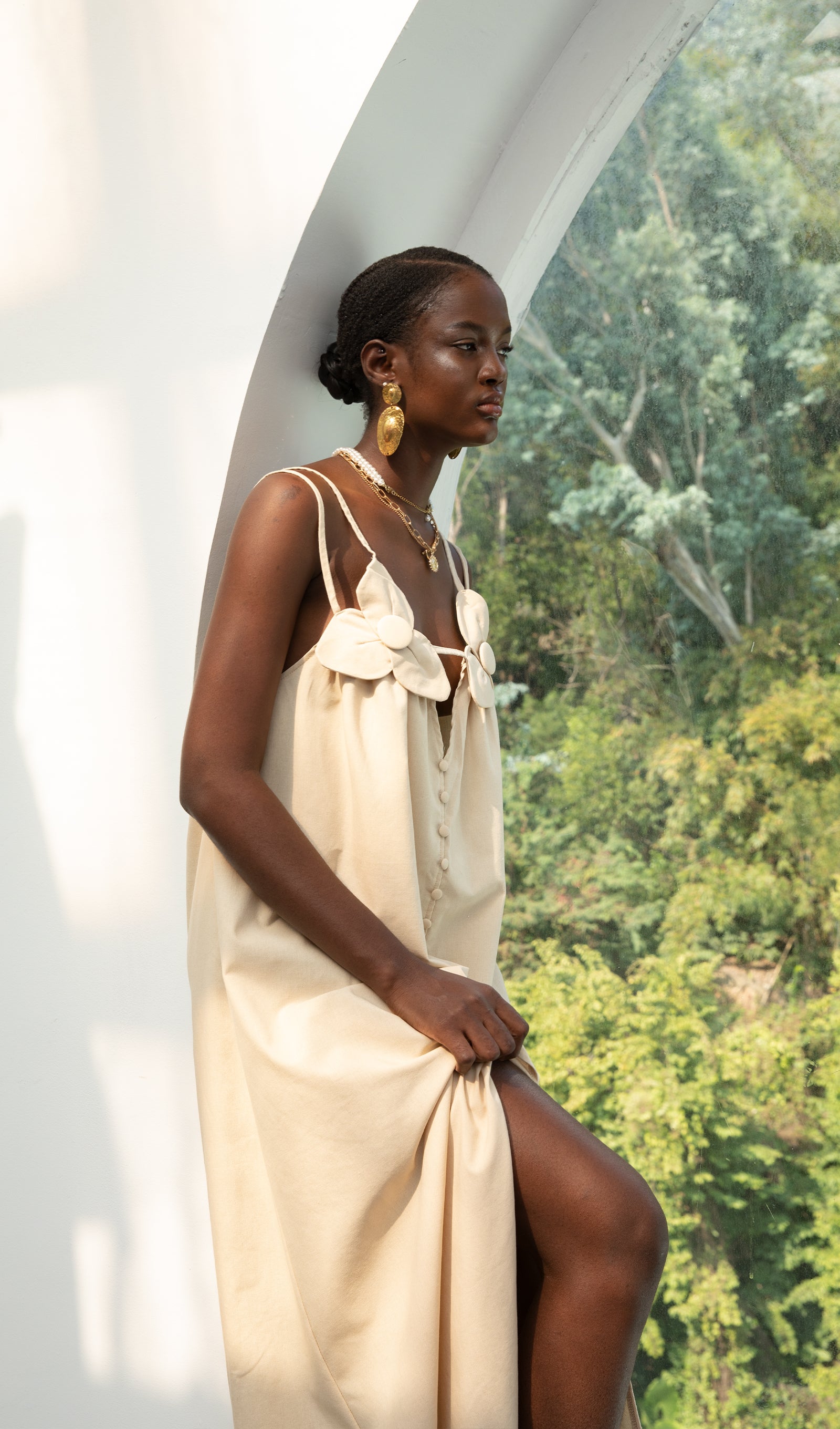 Moda V Yakalı Çiçekli Yüksek Yırtmaçlı Uzun Elbise