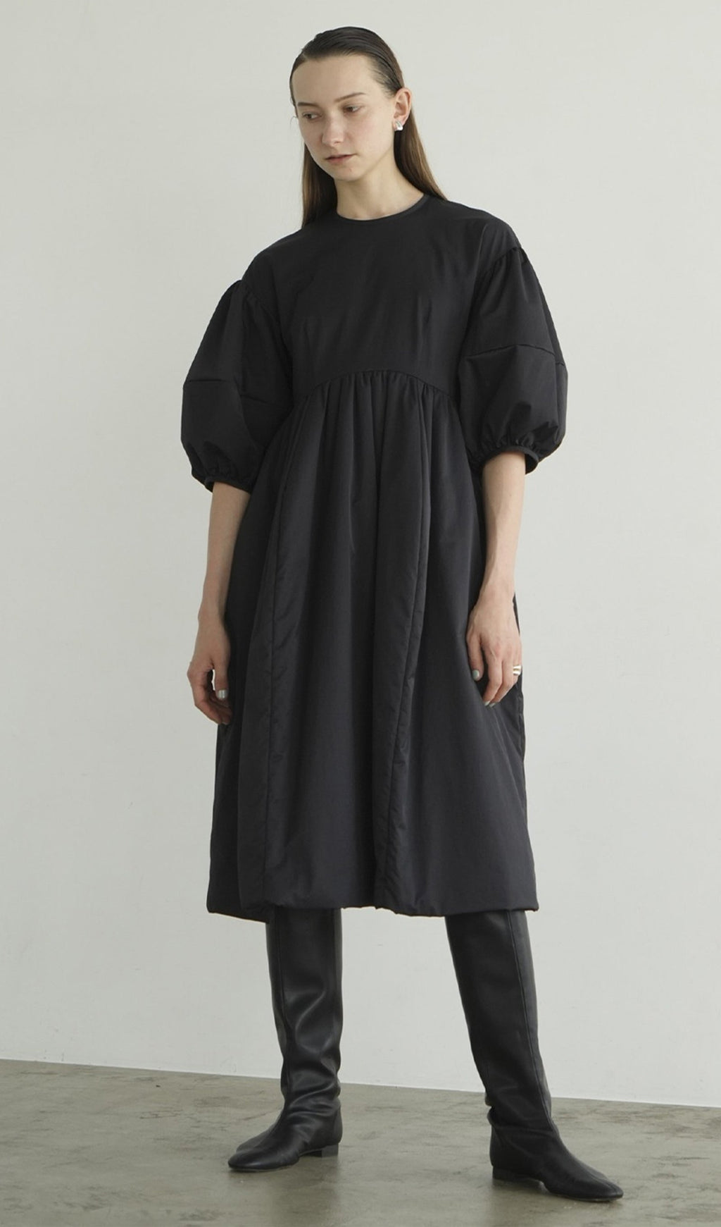 Dolgulu Hacimli Midi Elbise - Siyah