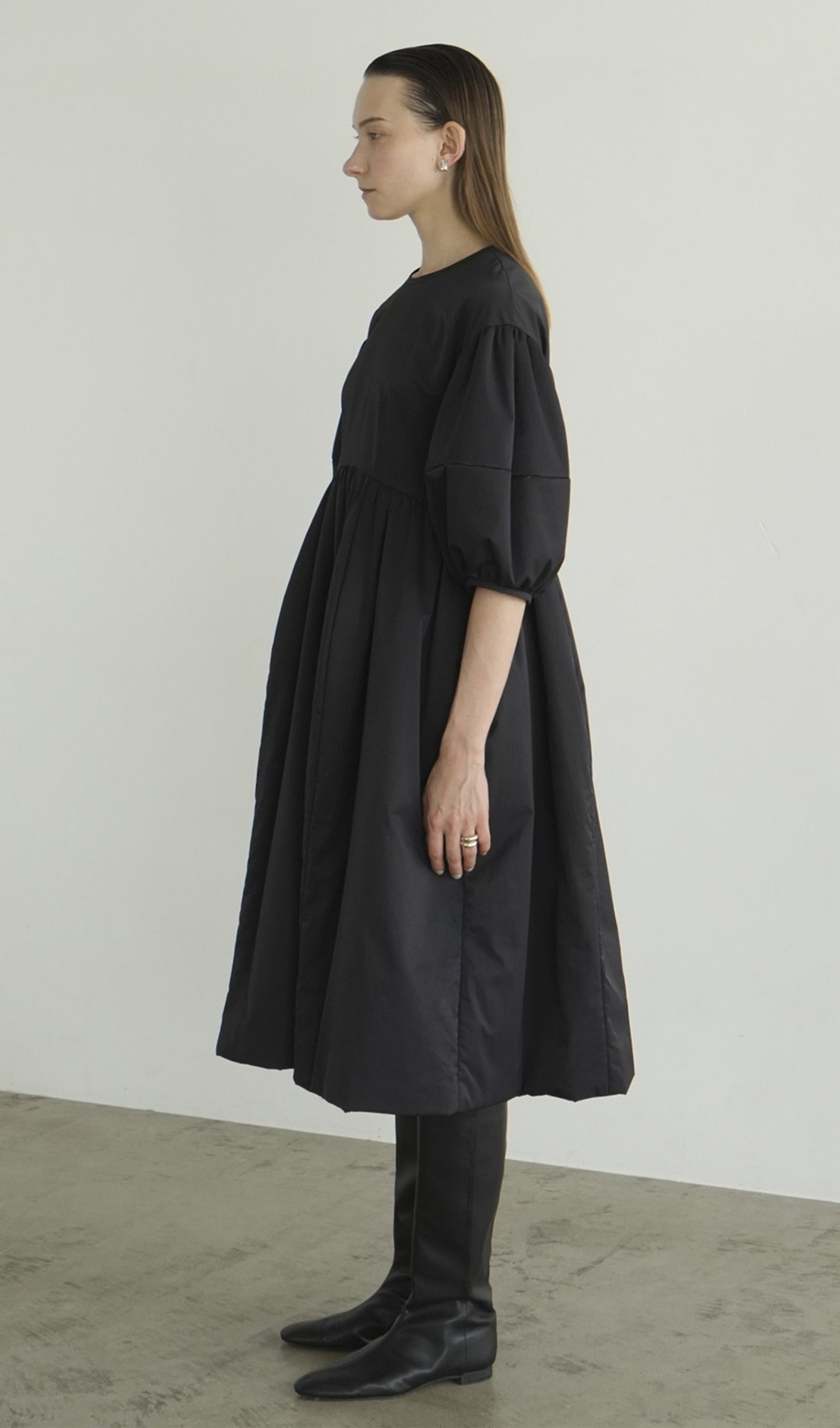 Dolgulu Hacimli Midi Elbise - Siyah