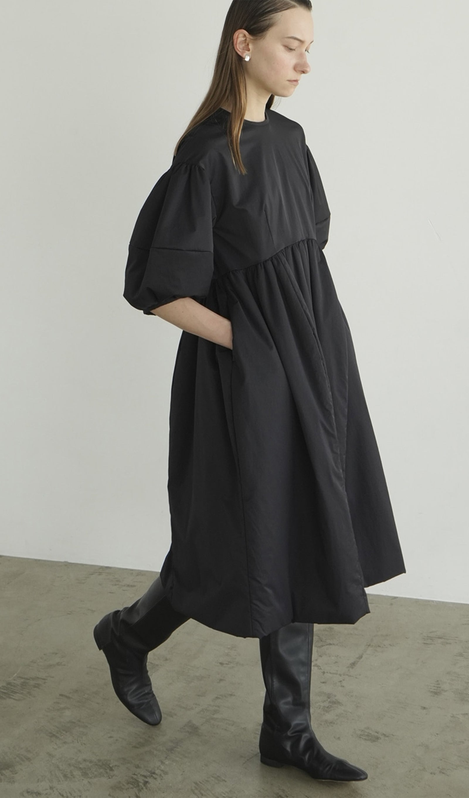 Dolgulu Hacimli Midi Elbise - Siyah