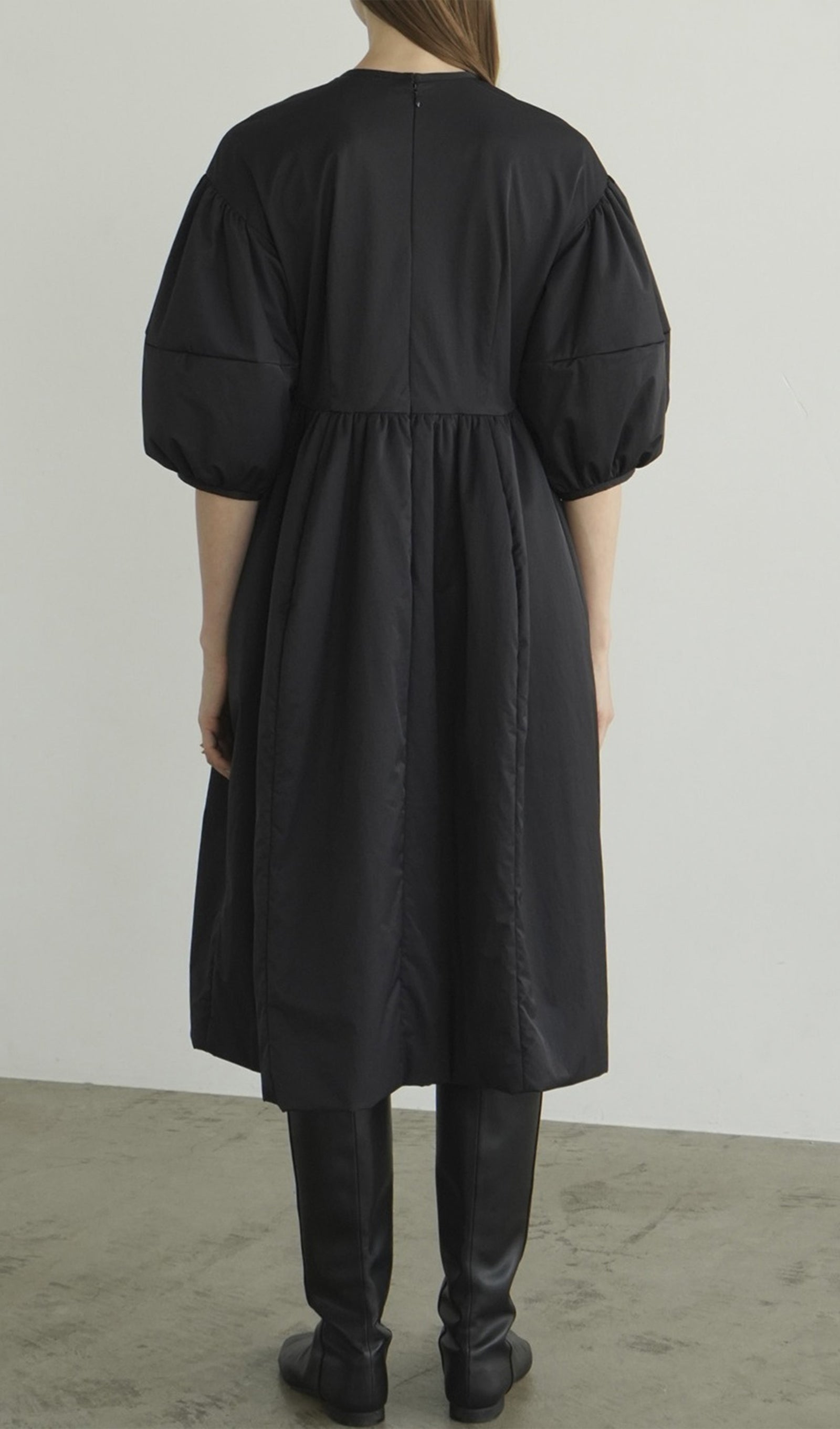 Dolgulu Hacimli Midi Elbise - Siyah