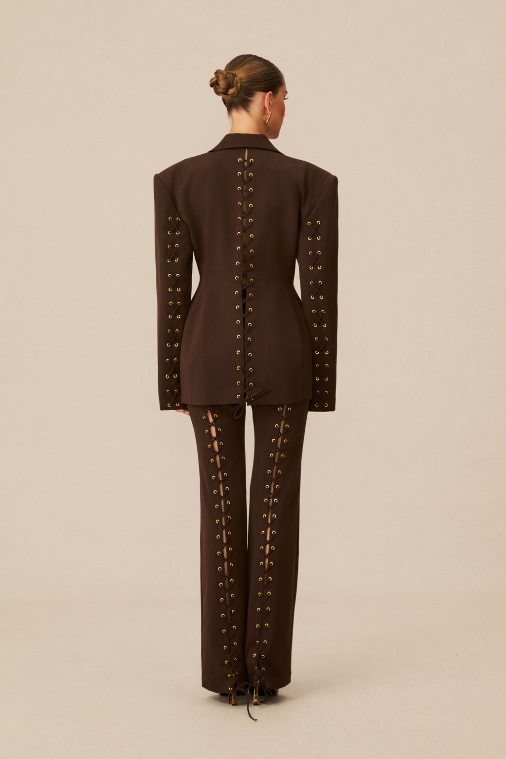 Dantel Bağlamalı Geniş Omuzlu Blazer ve Pantolon Takımı