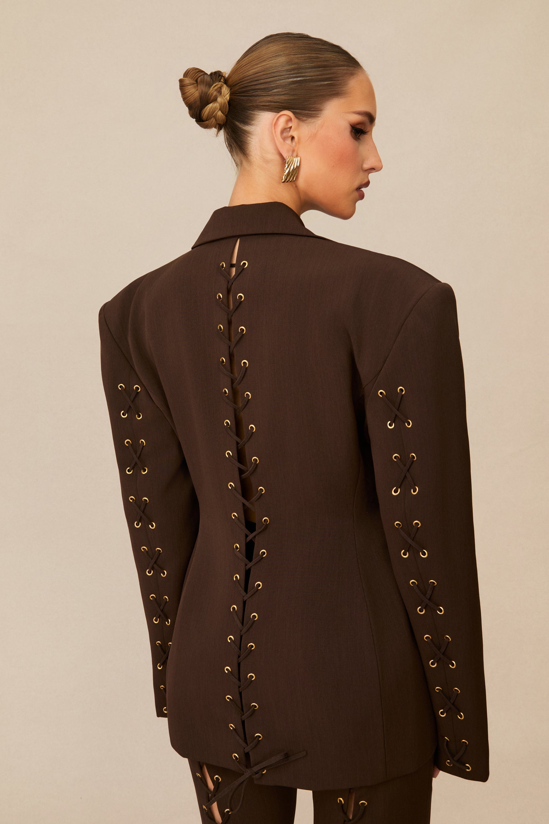 Dantel Bağlamalı Geniş Omuzlu Blazer ve Pantolon Takımı