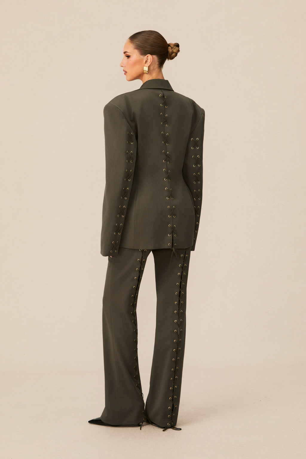 Dantel Bağlamalı Geniş Omuzlu Blazer ve Pantolon Takımı