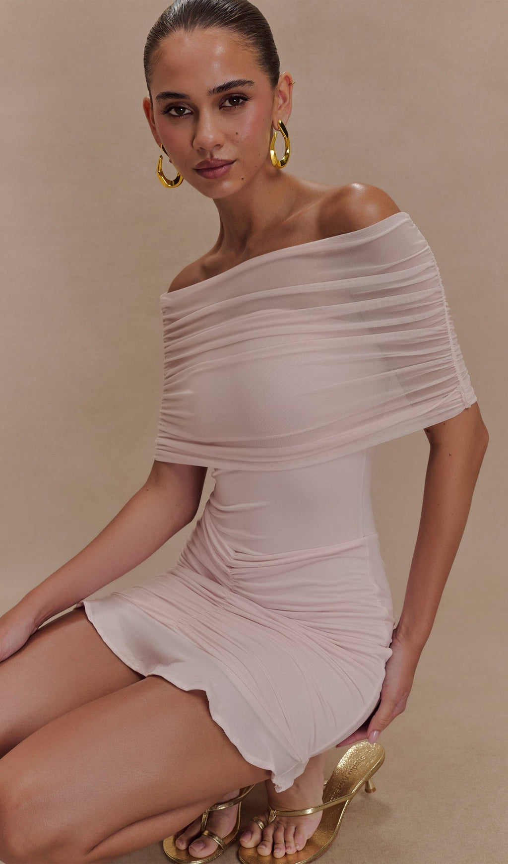 Açık Pembe Slinky Ve Fileli Omuz Açık Mini Elbise