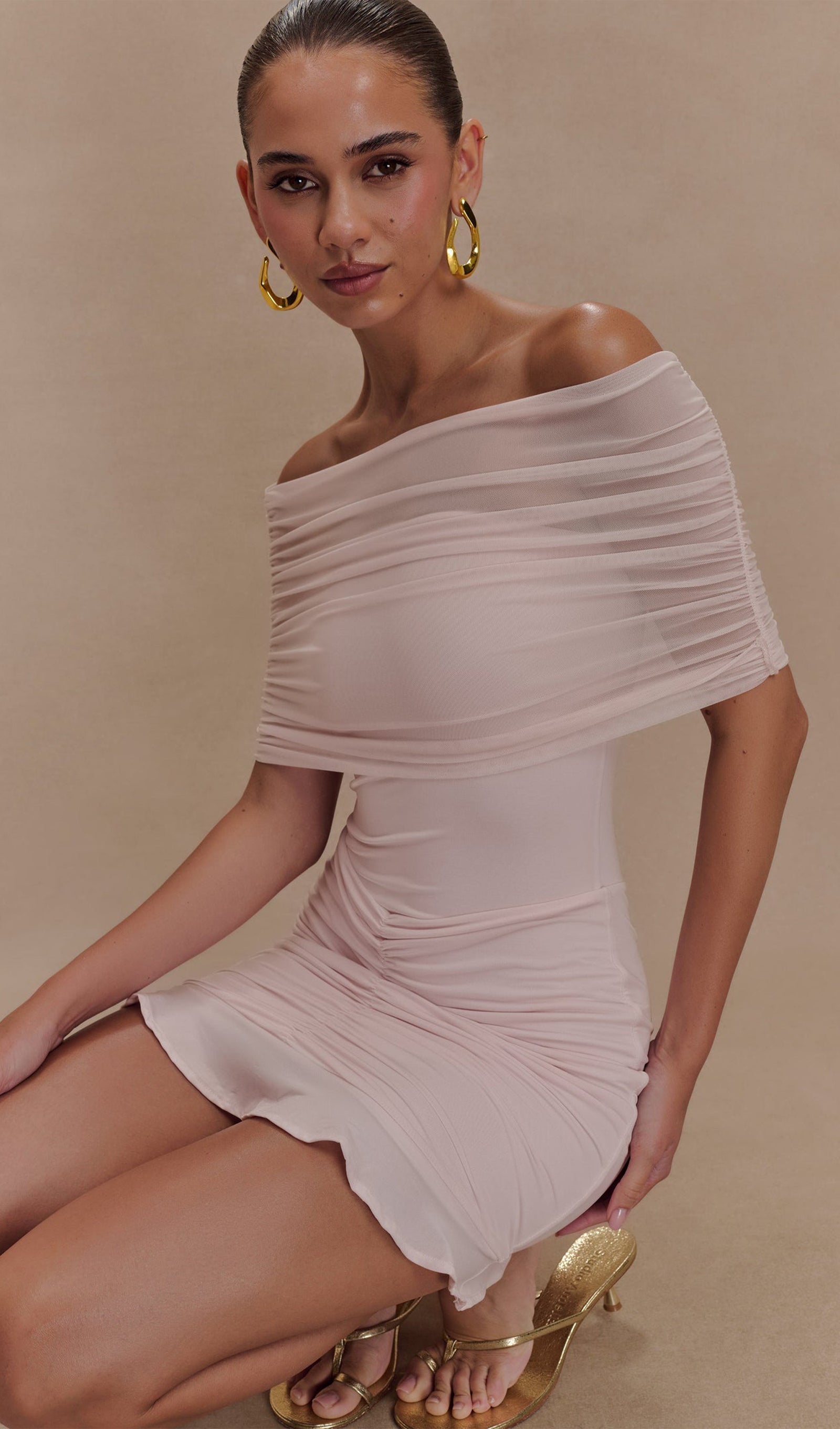 Açık Pembe Slinky Ve Fileli Omuz Açık Mini Elbise