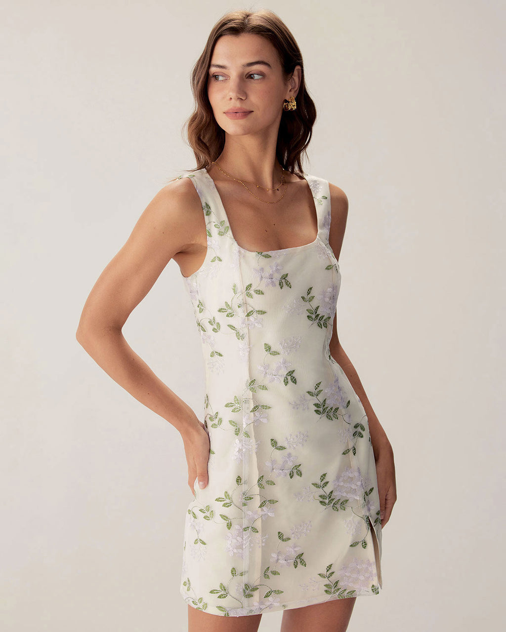 Bej Kare Yaka Nakışlı Yırtmaçlı Slip Mini Elbise