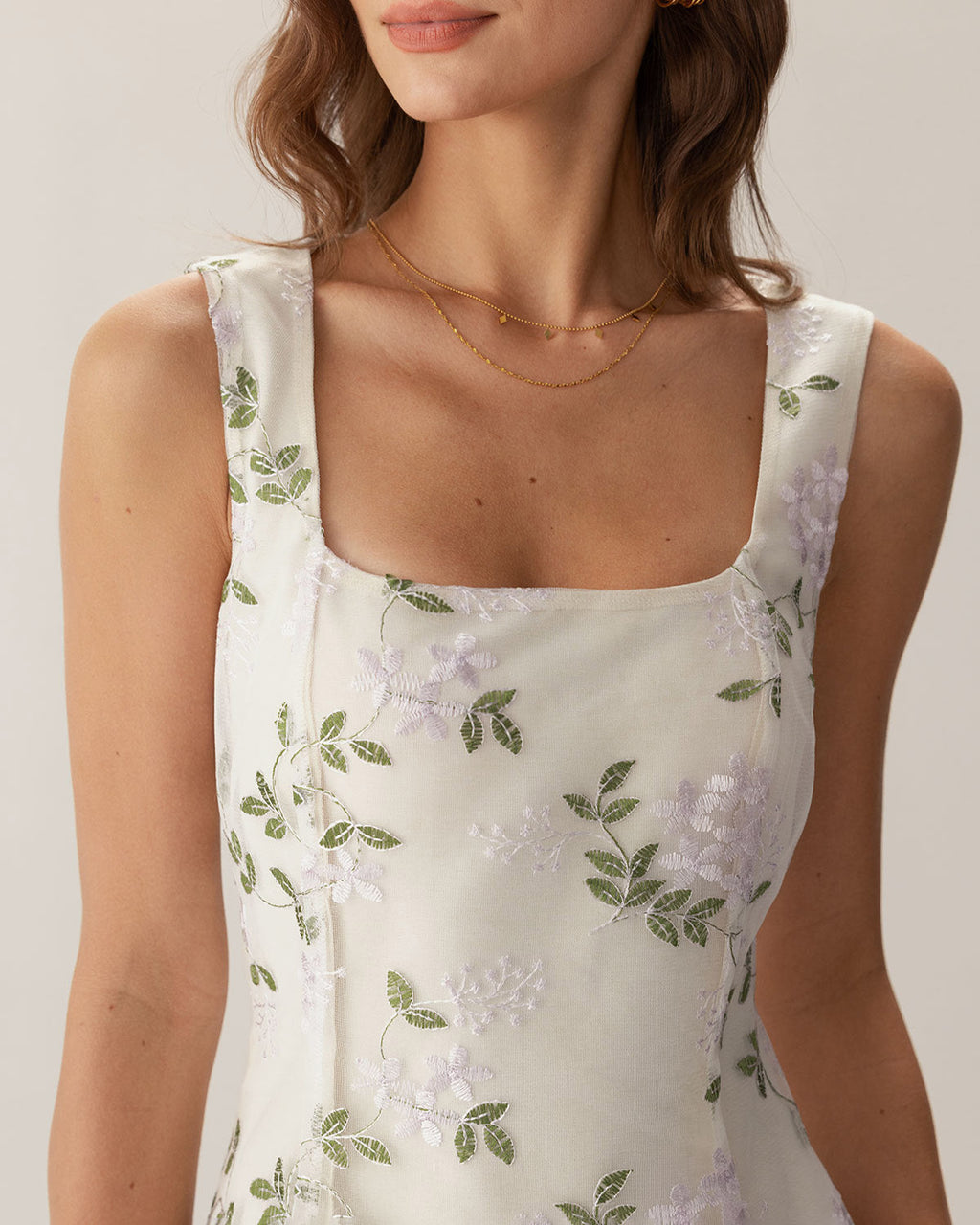 Bej Kare Yaka Nakışlı Yırtmaçlı Slip Mini Elbise