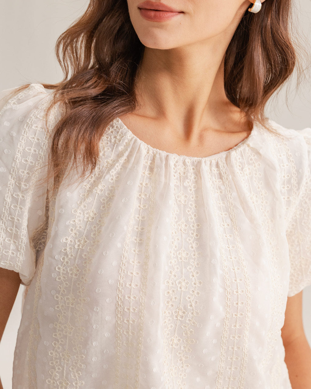 Bej Yuvarlak Yaka Kabarık Kol Tişört