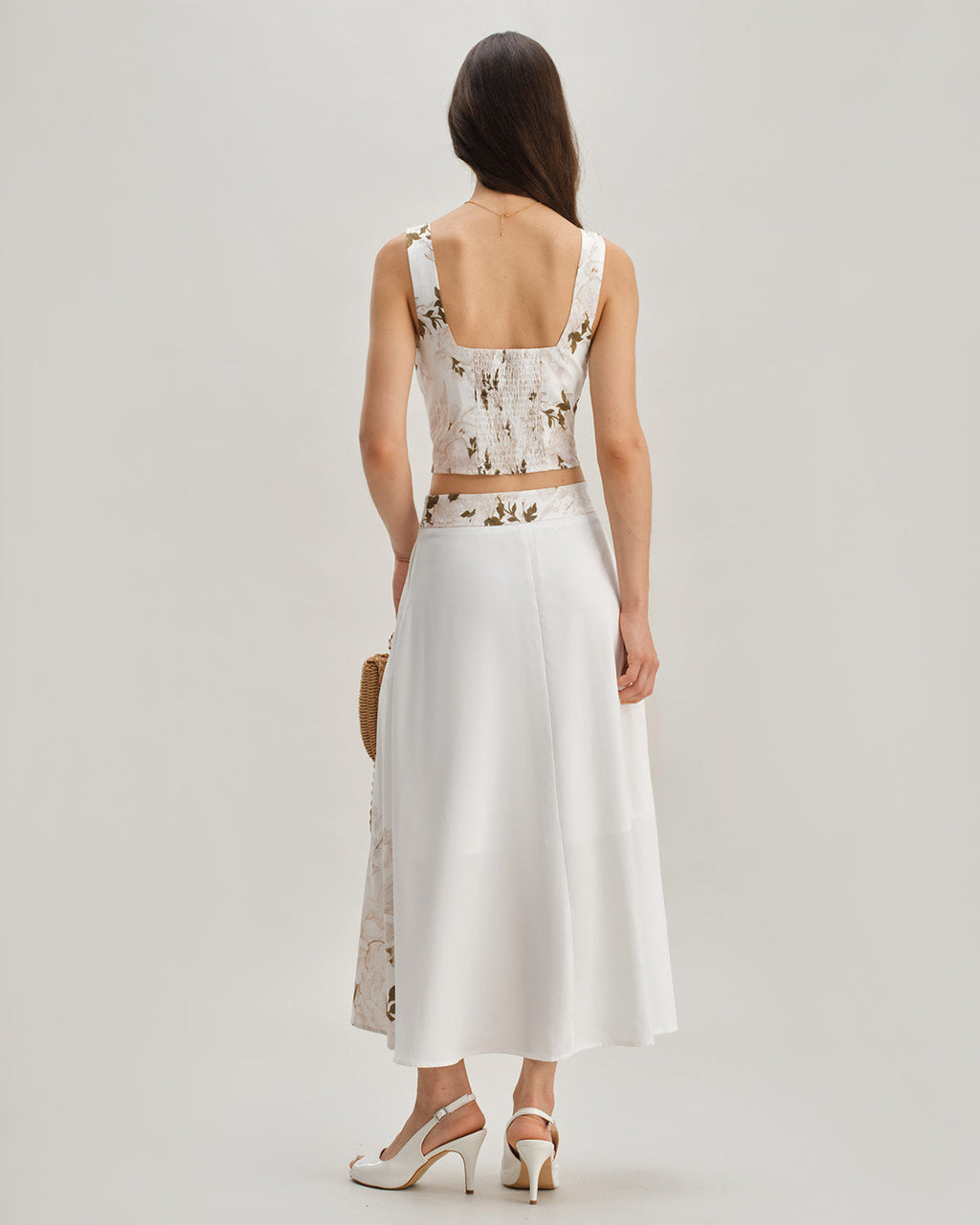 Beyaz Çiçekli Büzgülü Kare Yaka Askılı Üst