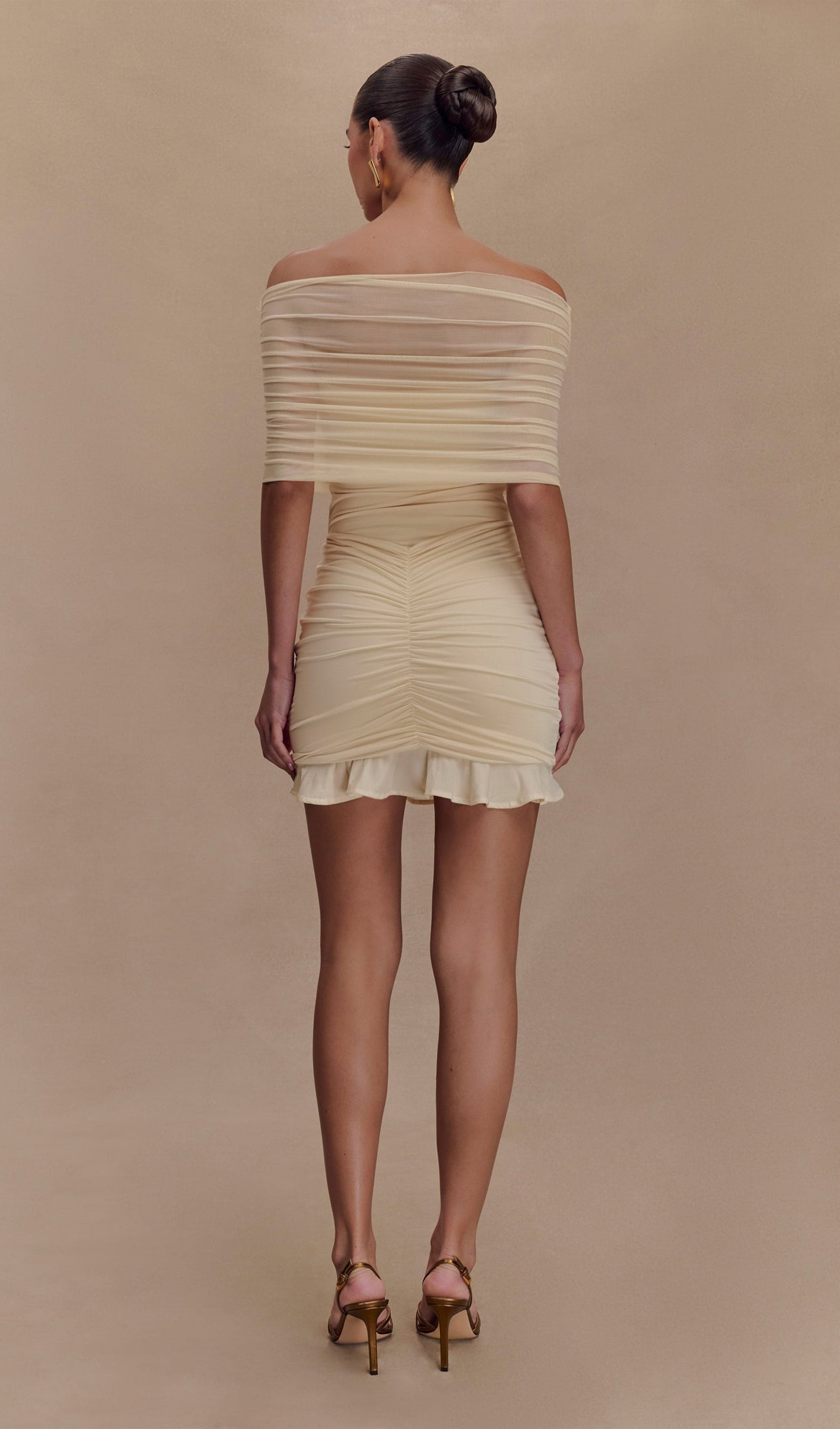 Fildişi Rengi Slinky Ve Fileli Omuz Açık Mini Elbise