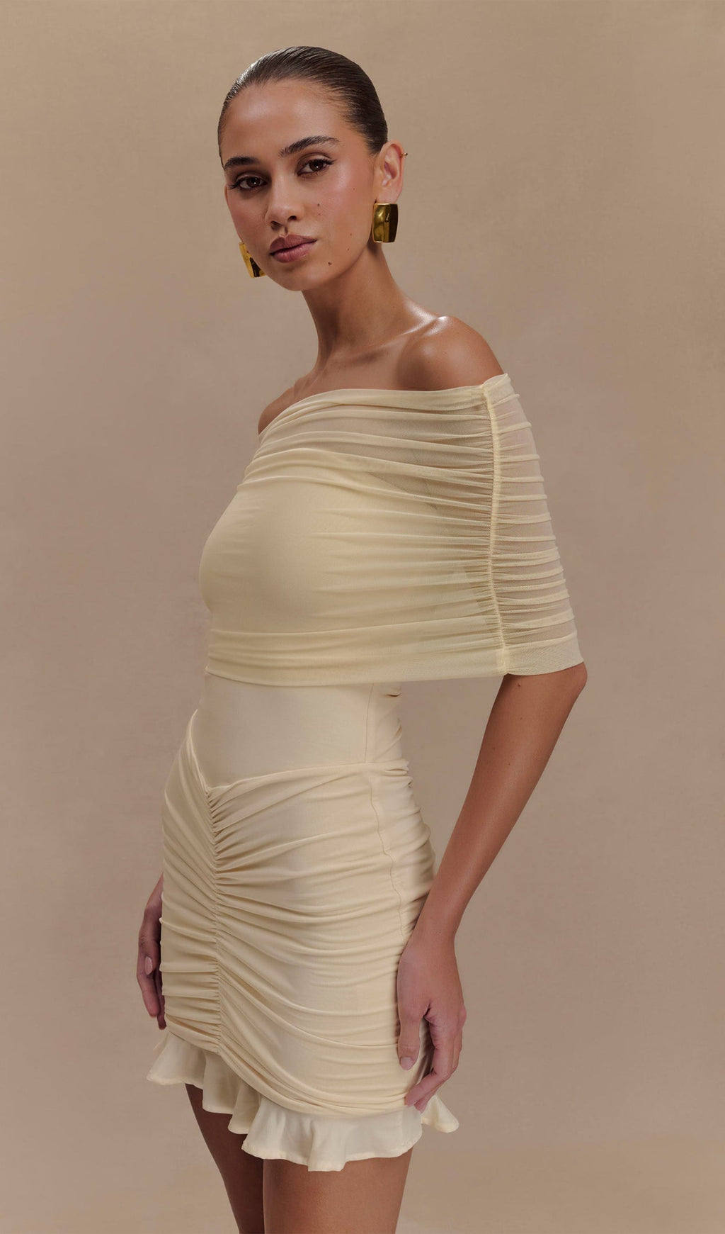 Fildişi Rengi Slinky Ve Fileli Omuz Açık Mini Elbise