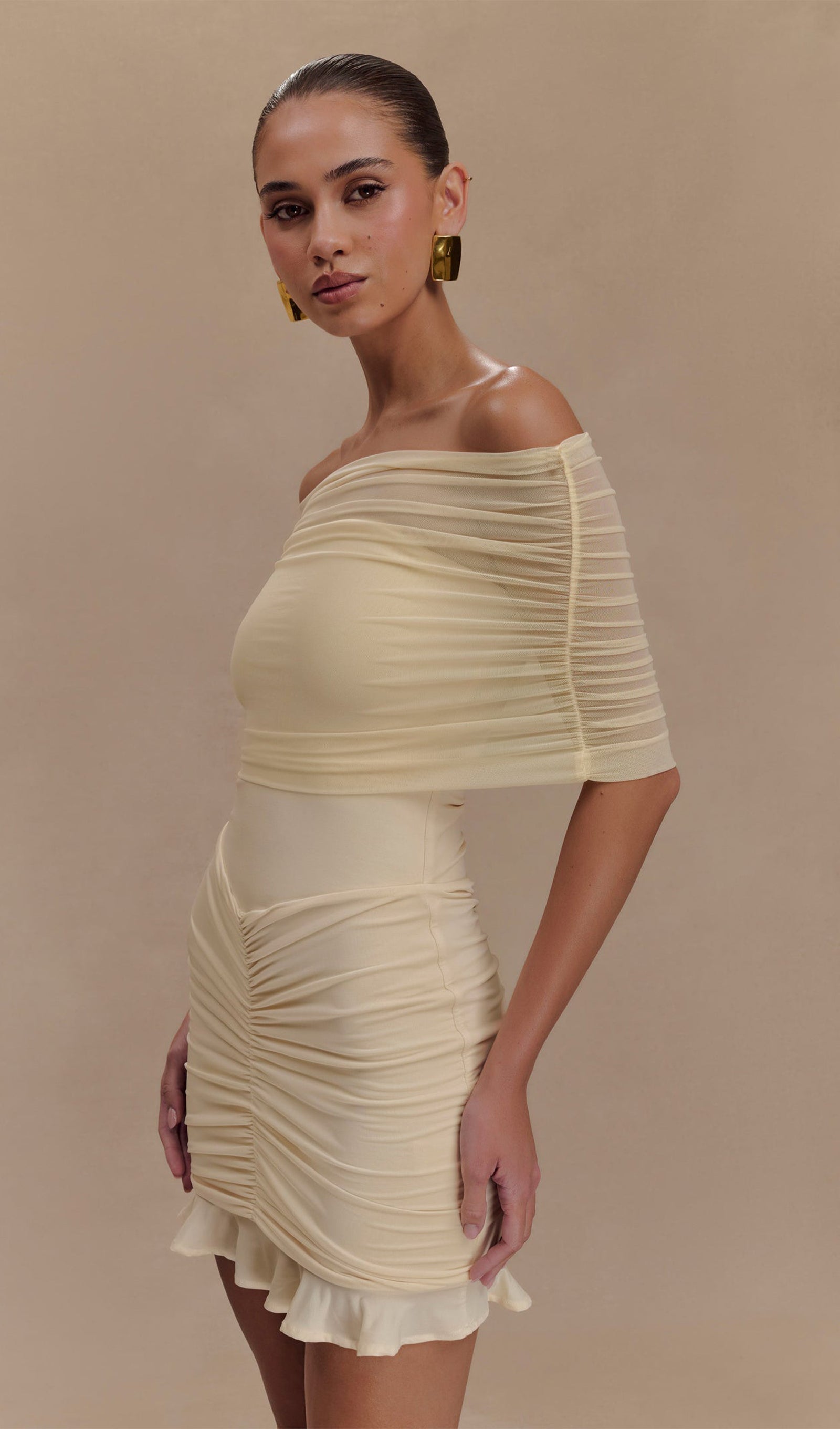 Fildişi Rengi Slinky Ve Fileli Omuz Açık Mini Elbise