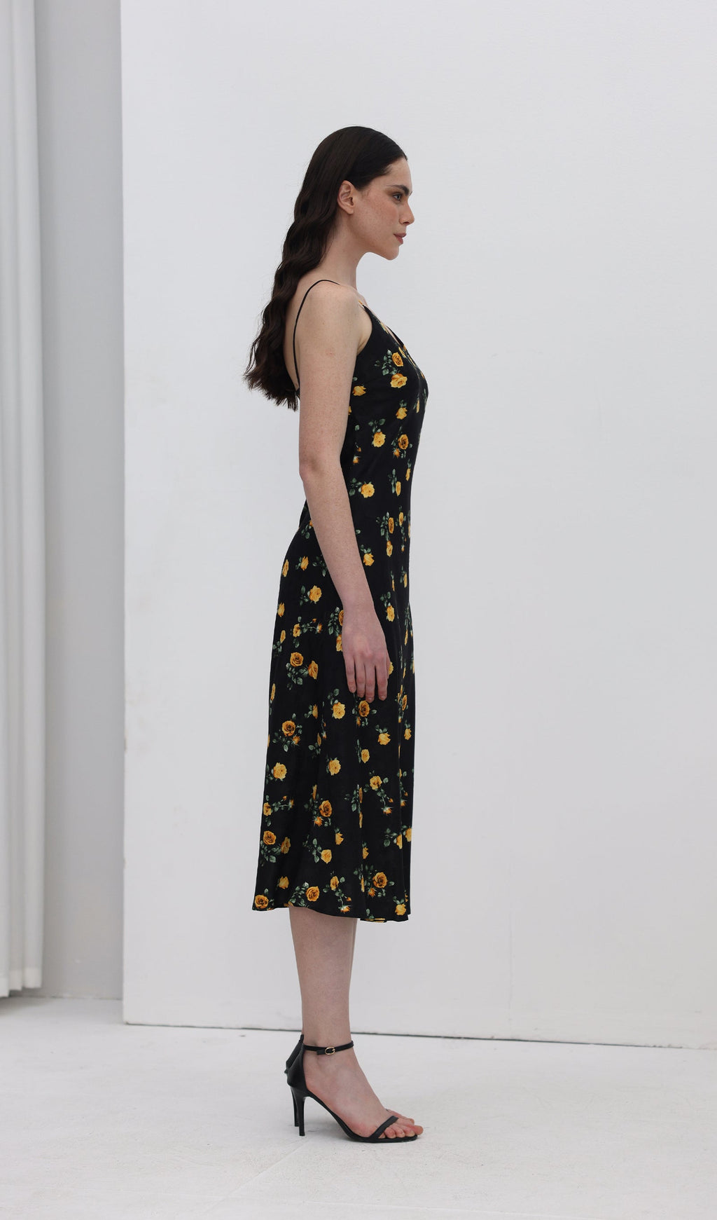 Çiçekli Slip Midi Elbise