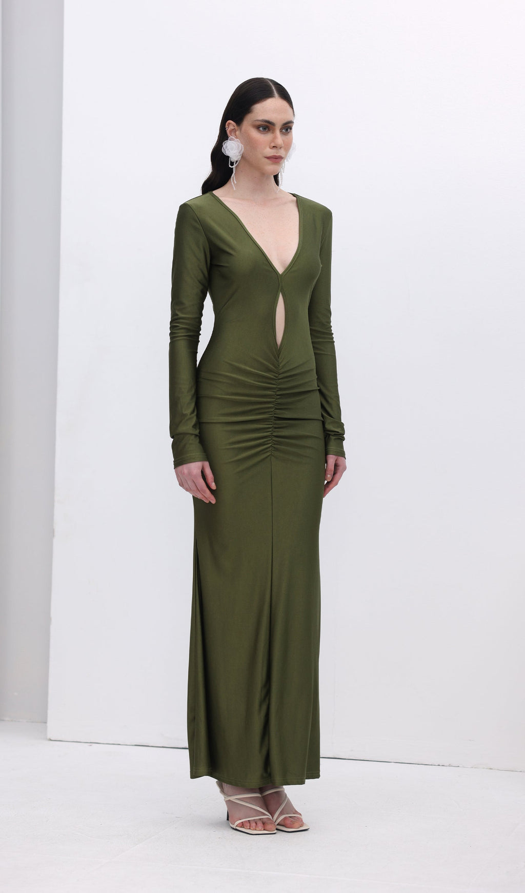 V Yakalı Büzgülü Uzun Elbise