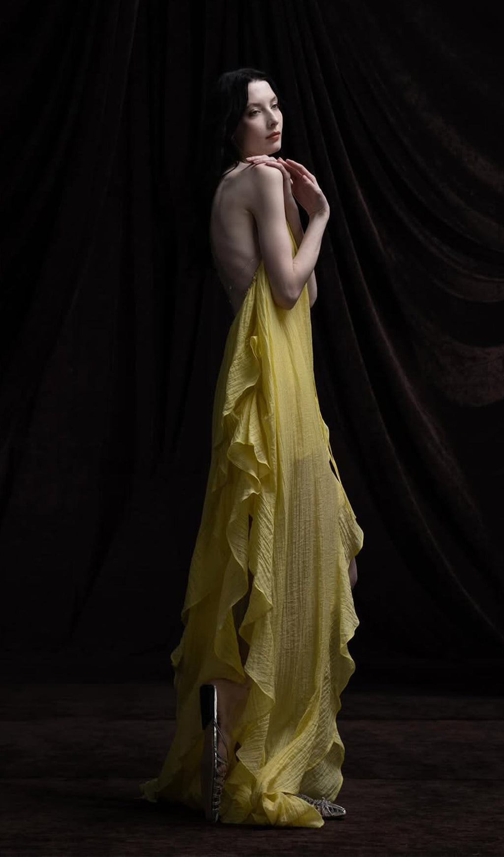 Asimetri Halter Fırfırlı Uzun Elbise