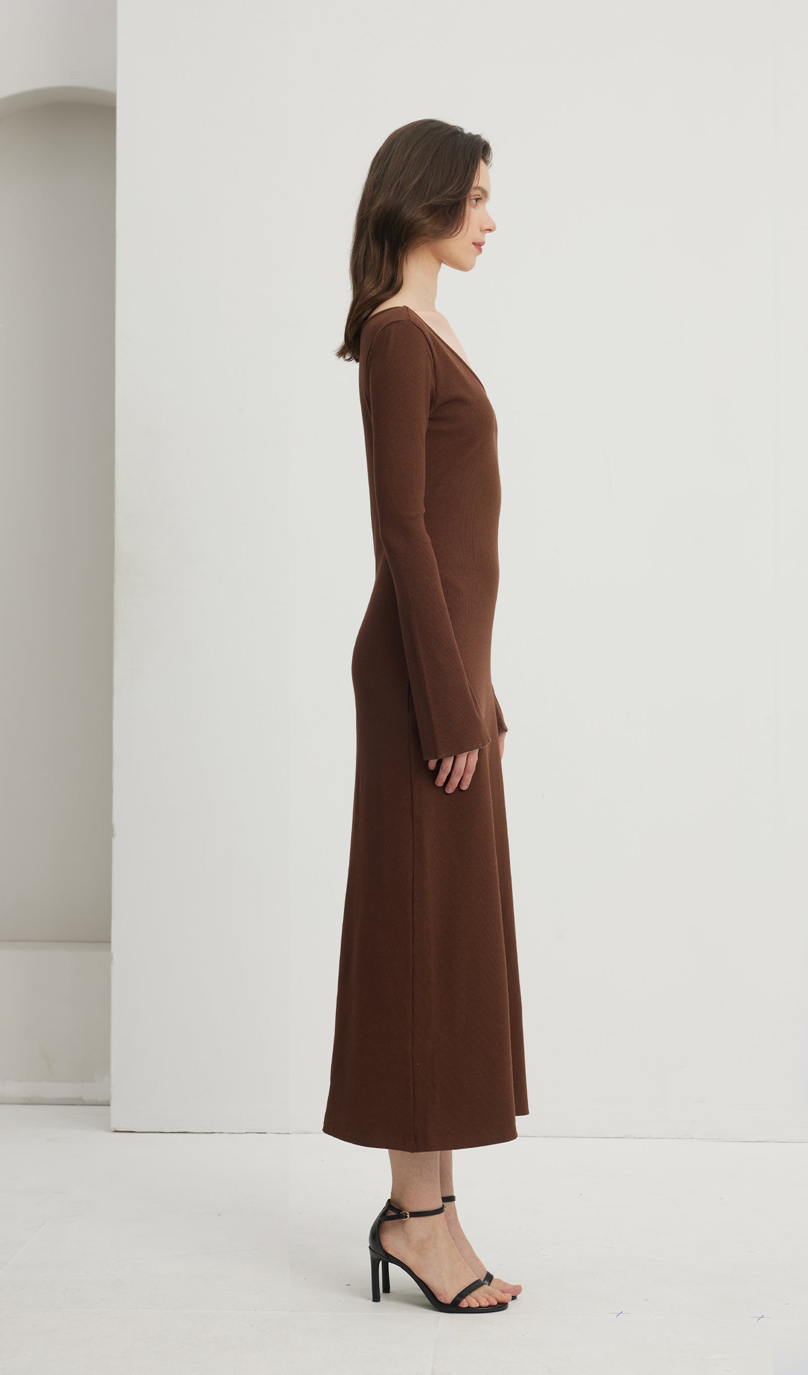 Düz Yuvarlak Yaka Midi Elbise