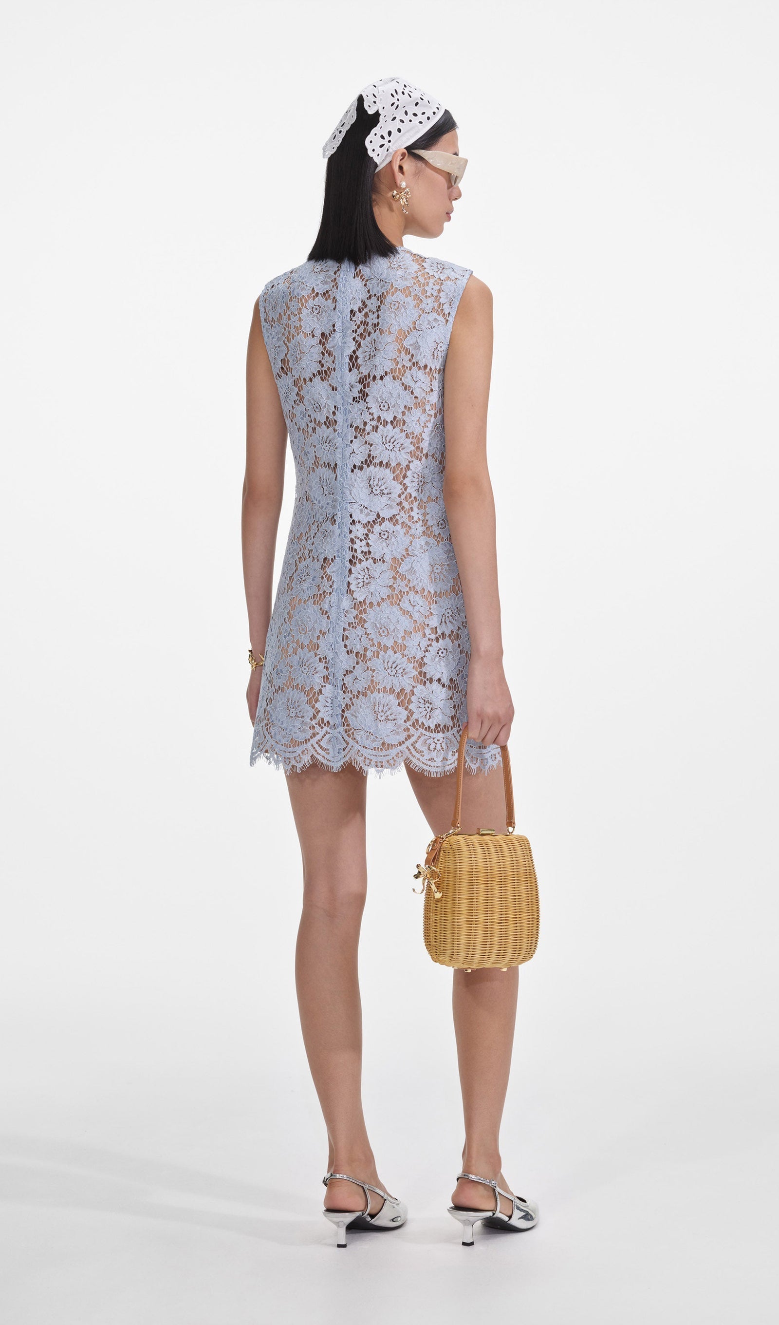 Kolsuz Süslemeli Dantel Mini Elbise