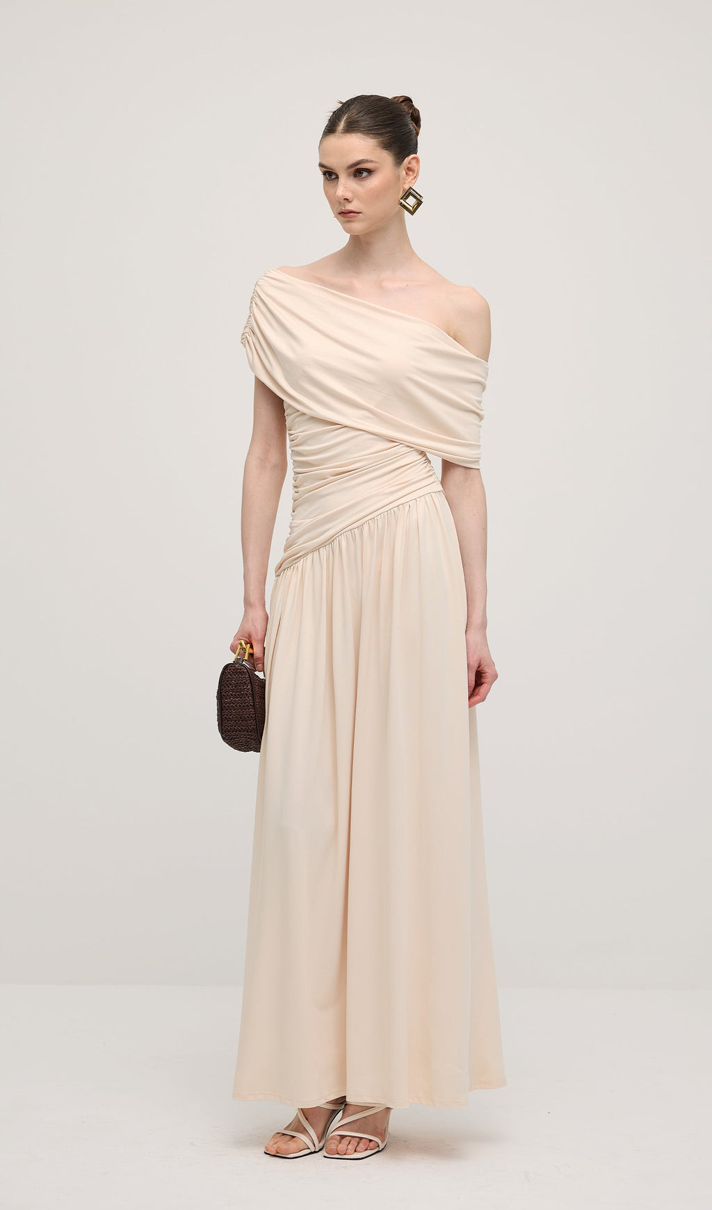 Dune'Da Omuzları Açık Pileli Uzun Elbise