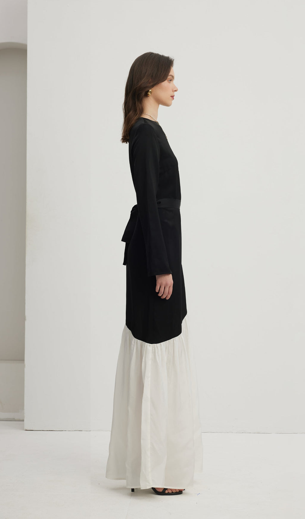 Asimetrik Siyah/Beyaz Renk Bloklu Uzun Elbise