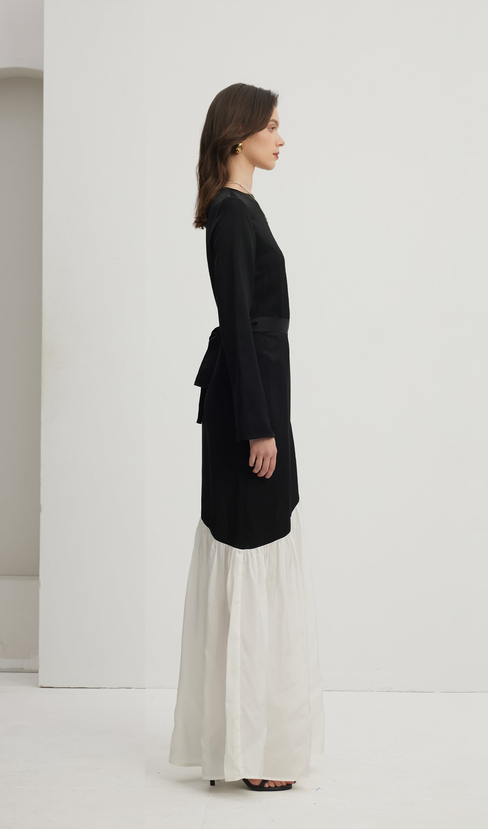 Asimetrik Siyah/Beyaz Renk Bloklu Uzun Elbise