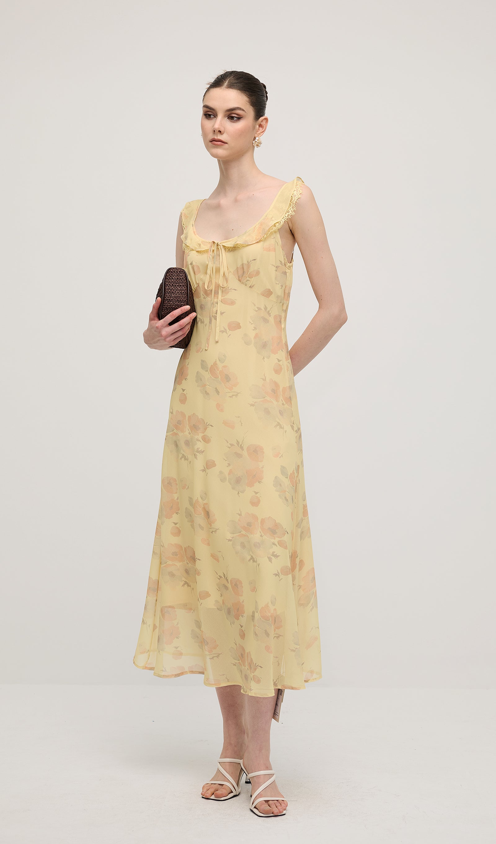 Çiçek Desenli V Yaka Yırtmaçlı Midi Elbise