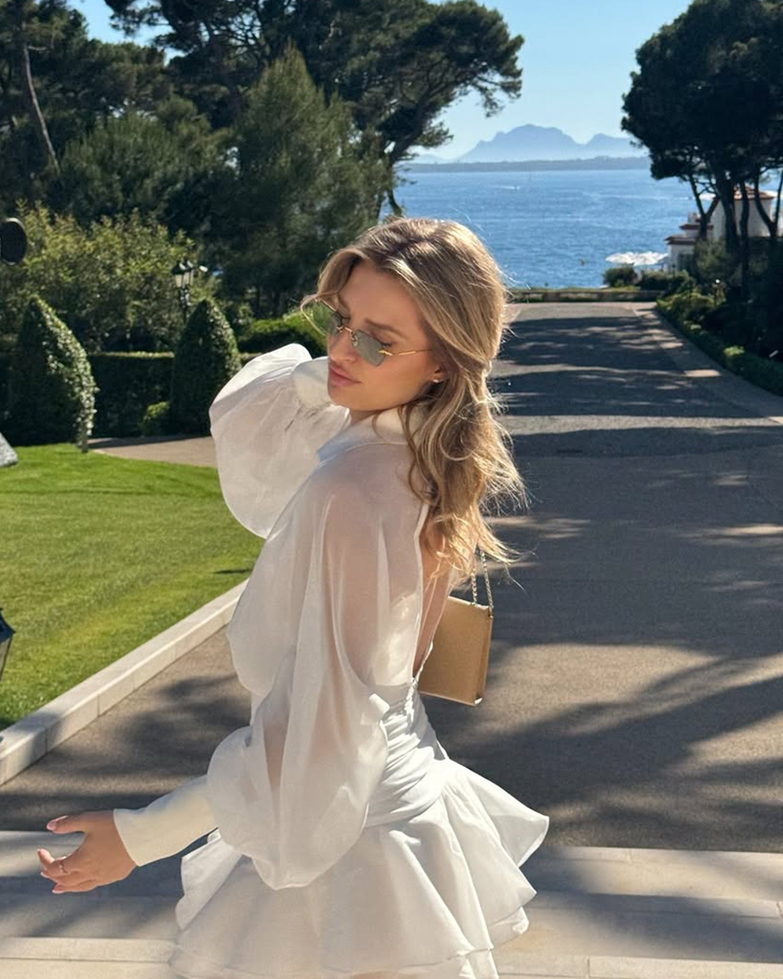 Beyaz Düz Fener Kollu Mini Elbise