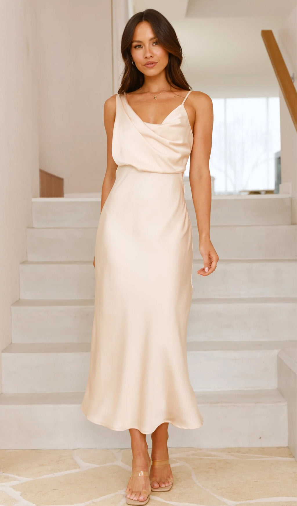 Şampanya Rengi Asimetrik Kolsuz Saten Uzun Elbise