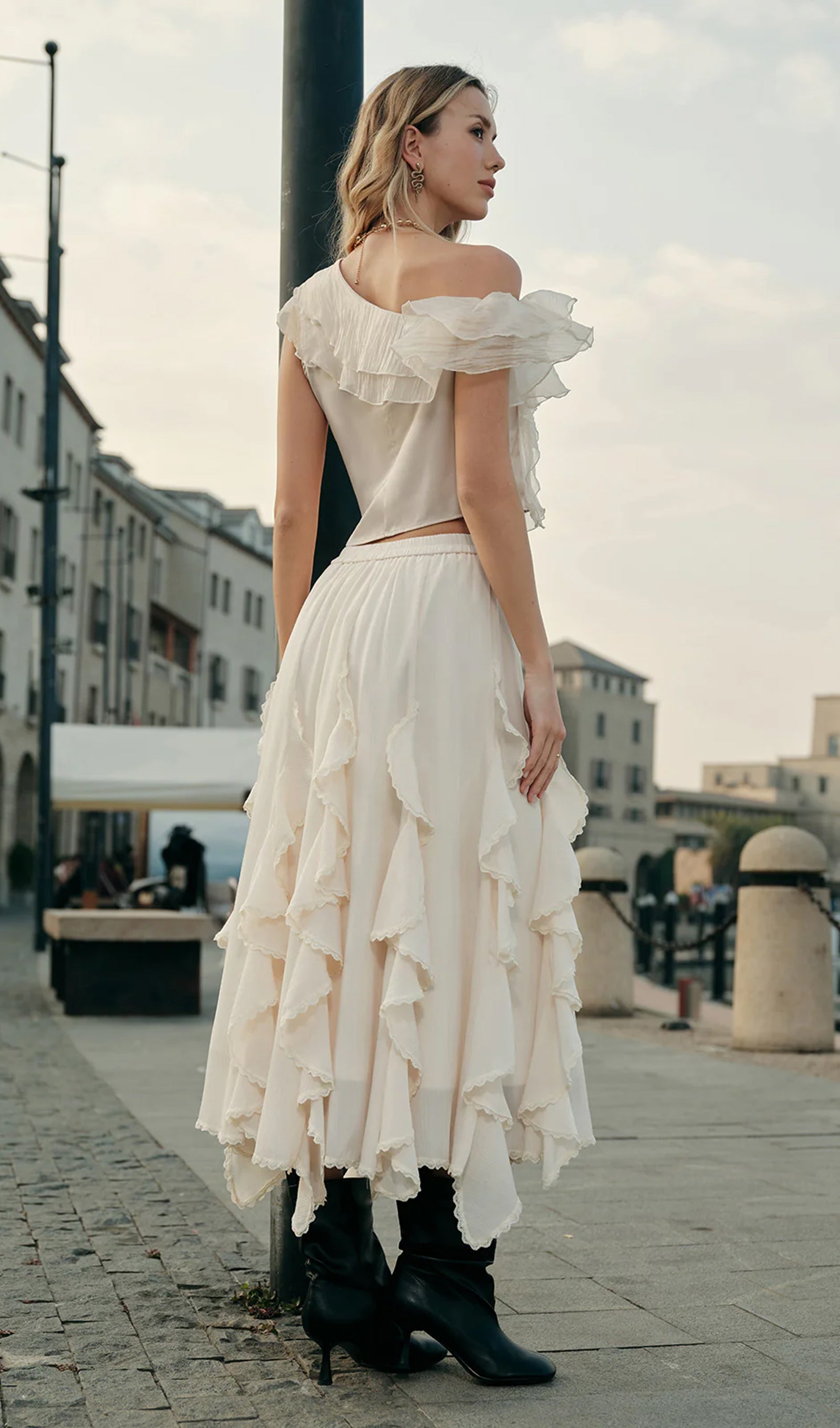 Uçuşan Fırfırlı Midi Etek