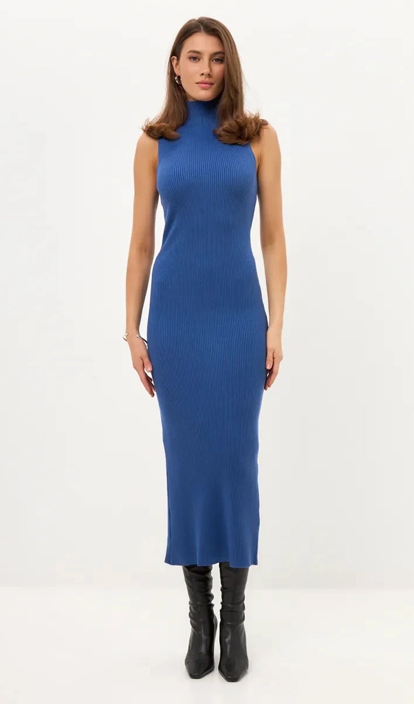 Kolsuz Yüksek Yaka Örme Midi Elbise